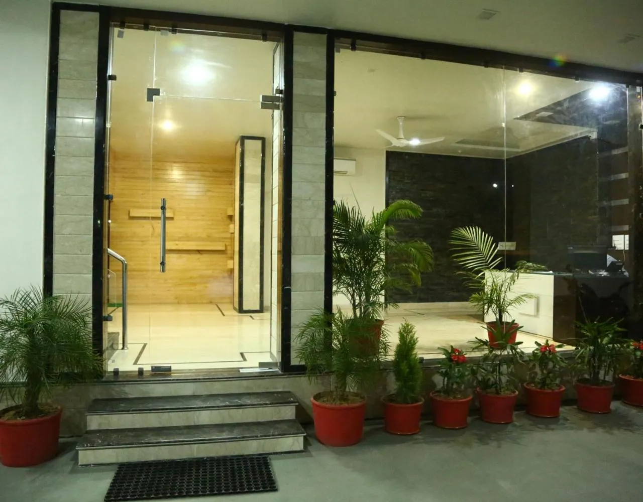 Facade/entrance in Royal Hopp-Inn Chittorgard