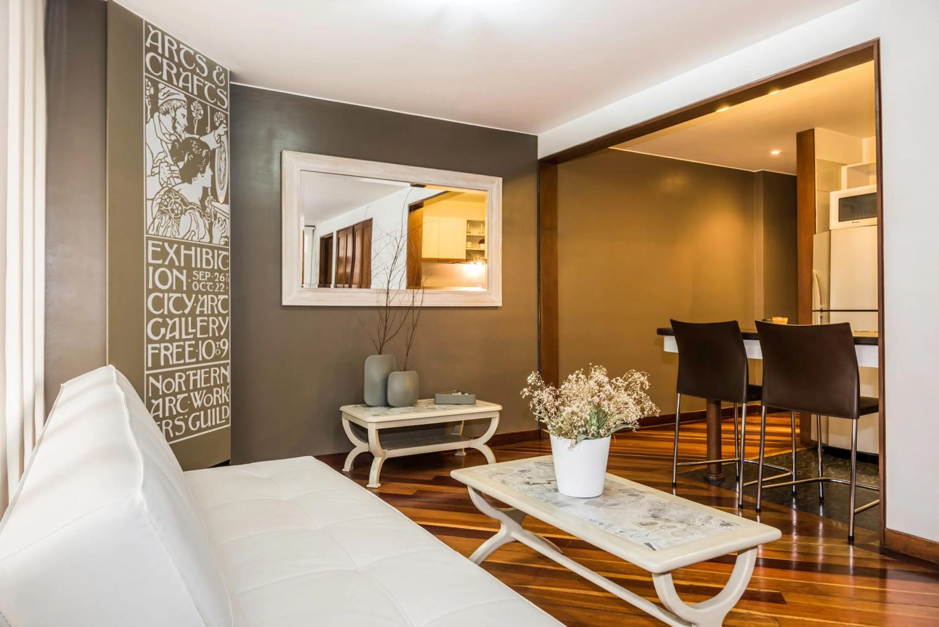 Living room in Lloyds Apartasuites Parque 93