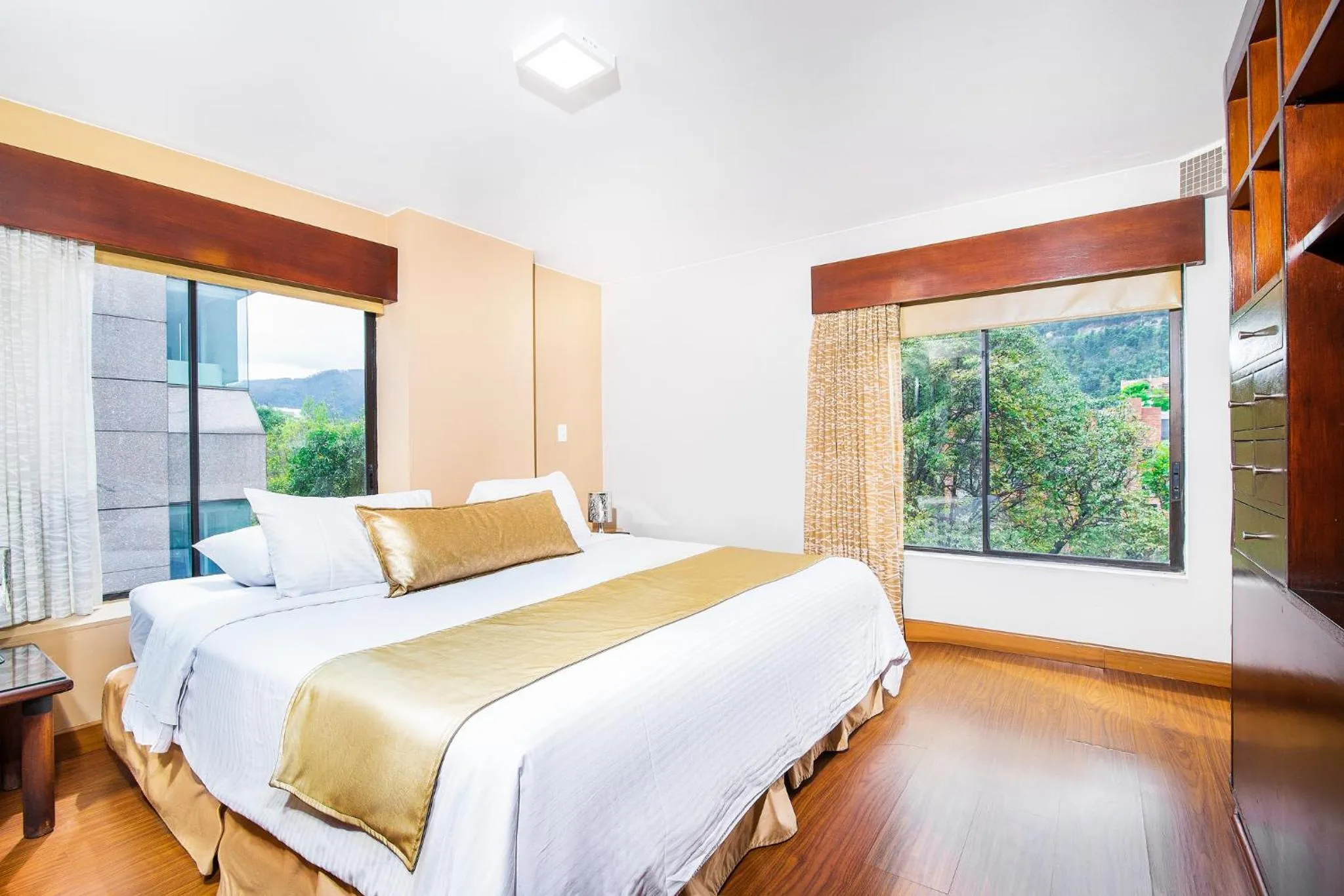 Bedroom, Bed in Lloyds Apartasuites Parque 93