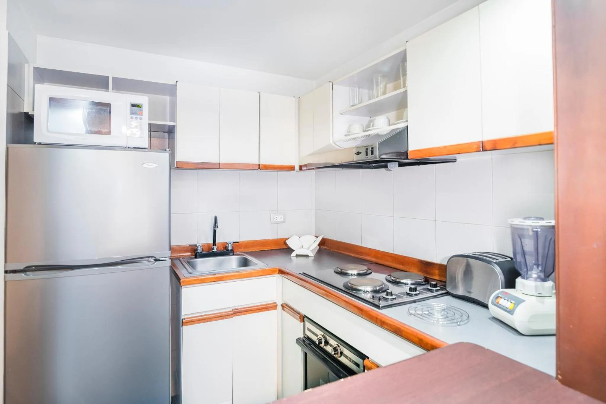 Kitchen or kitchenette in Lloyds Apartasuites Parque 93
