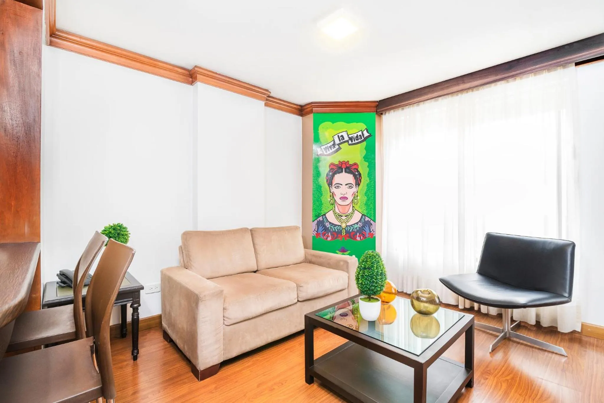 Living room in Lloyds Apartasuites Parque 93