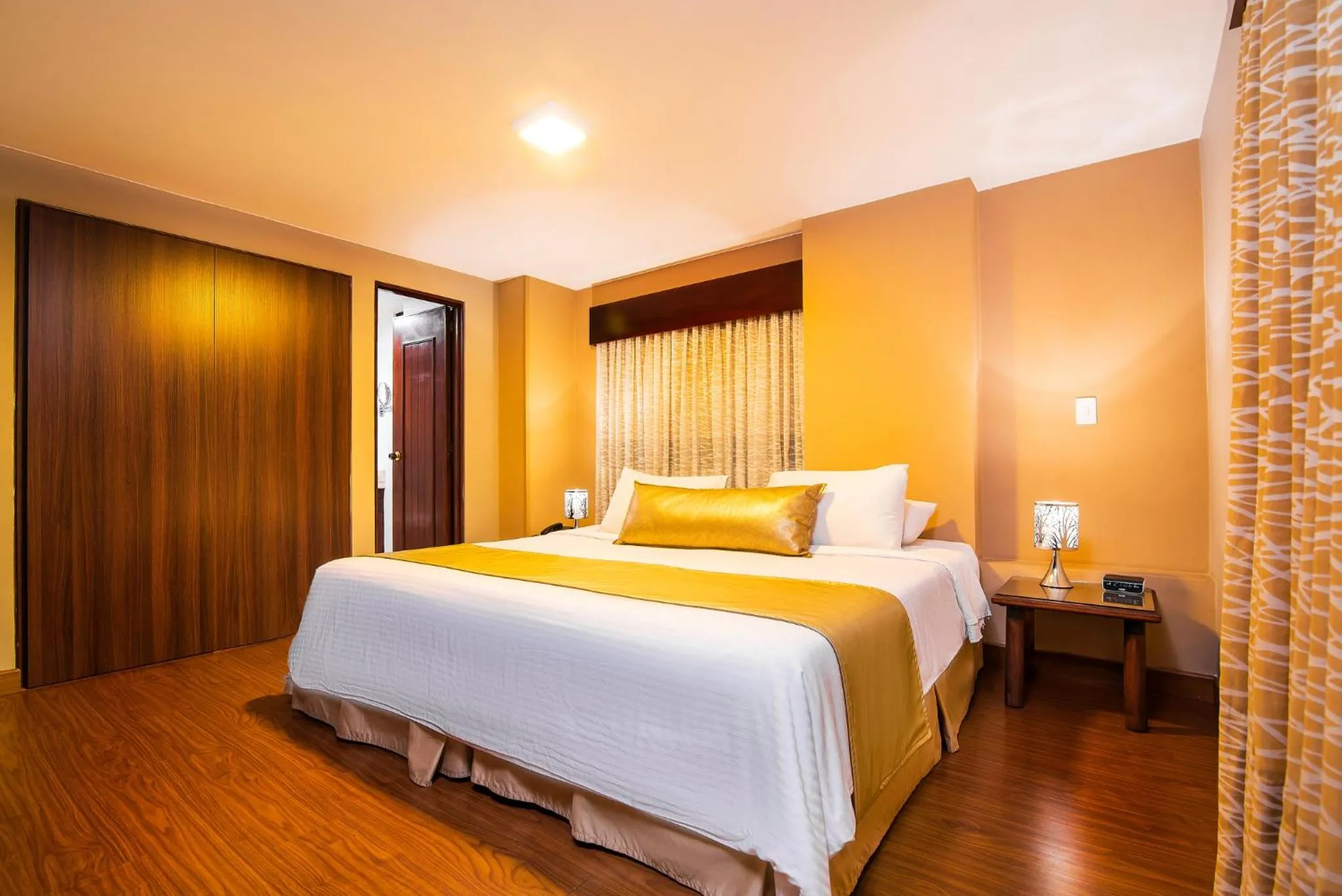 Bedroom, Bed in Lloyds Apartasuites Parque 93