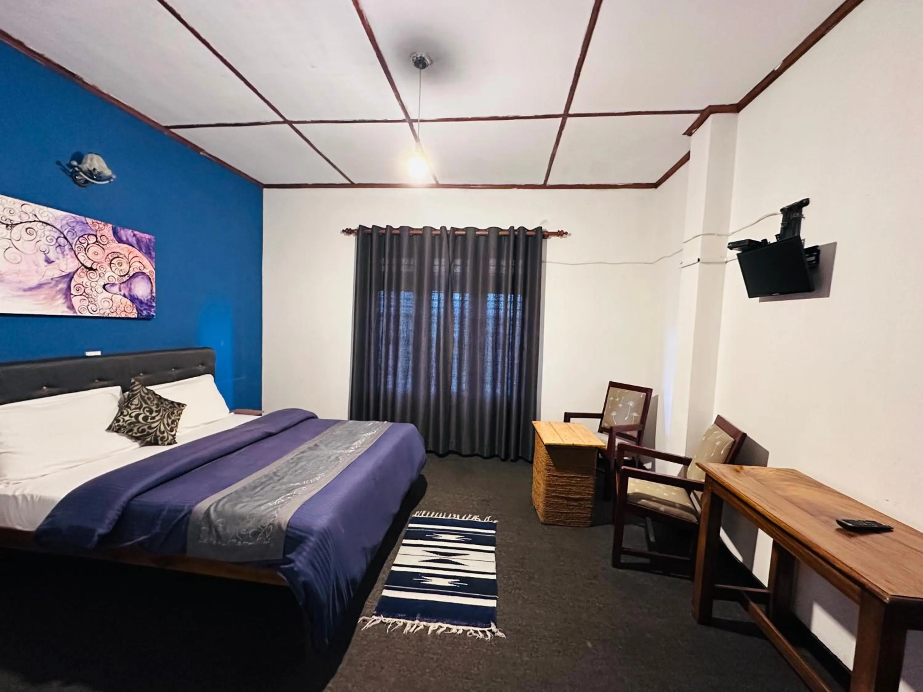 Photo of the whole room, Bed in New Royal Mount Hotel