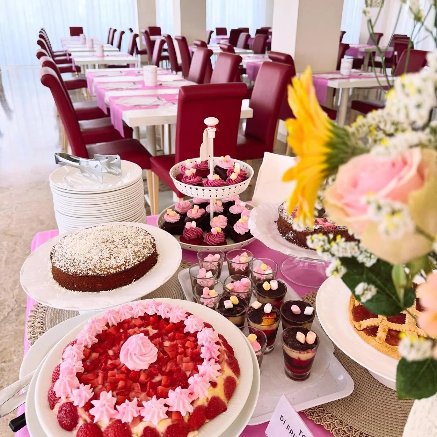 Restaurant/places to eat in Hotel Tiffany