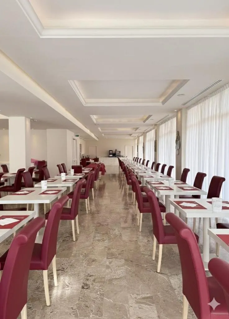 Restaurant/places to eat in Hotel Tiffany