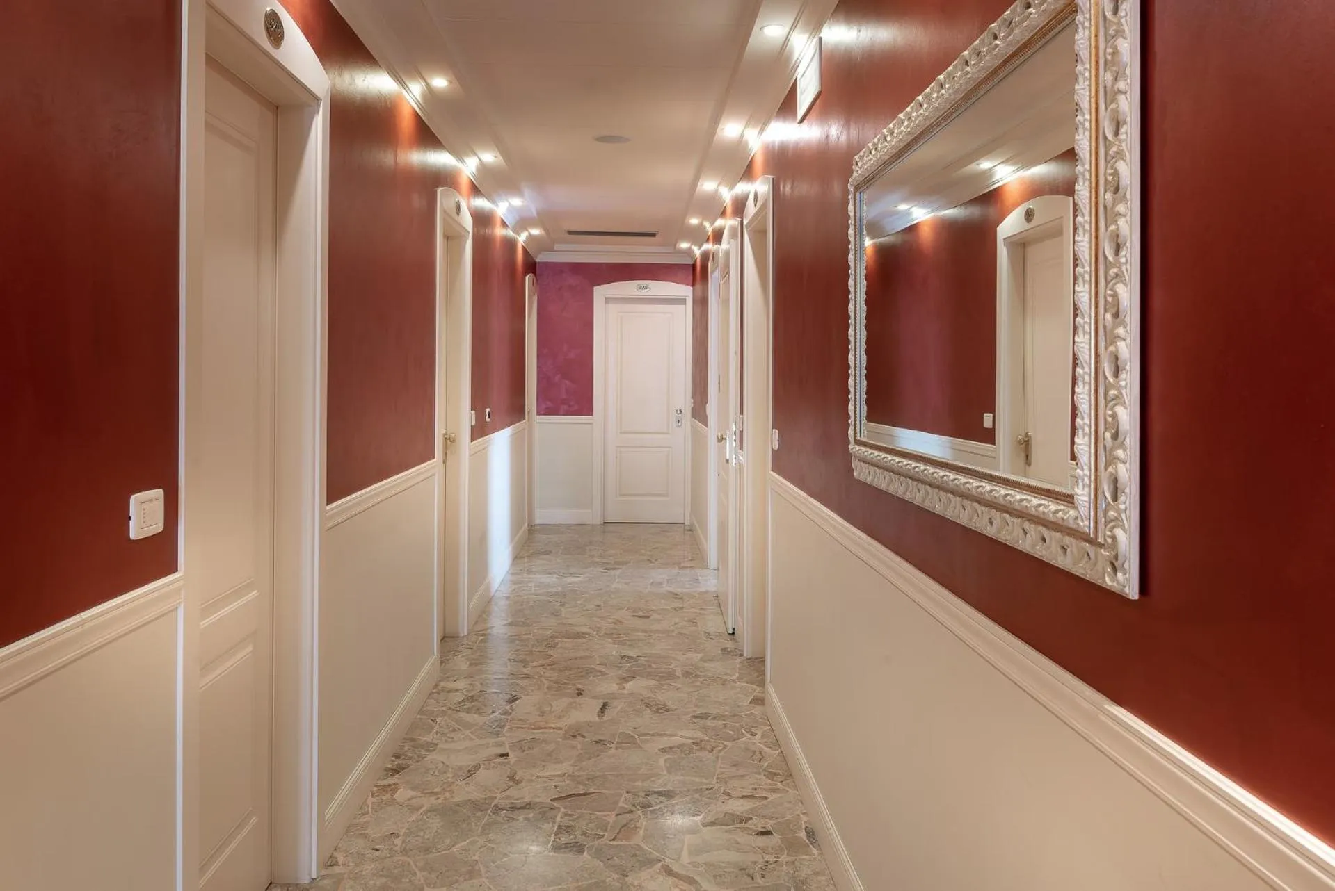 Area and facilities in Hotel Tiffany