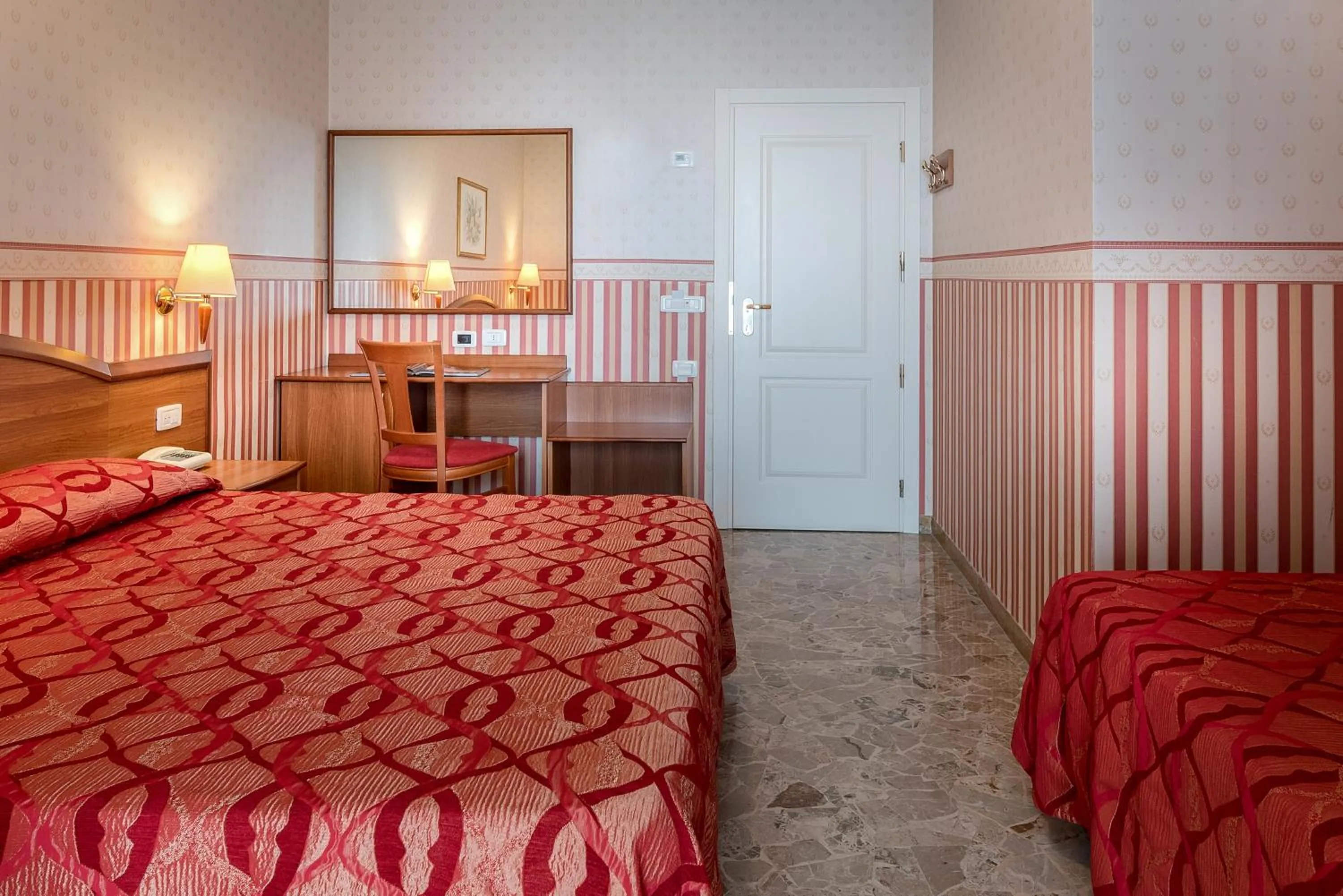 Photo of the whole room, Bed in Hotel Tiffany