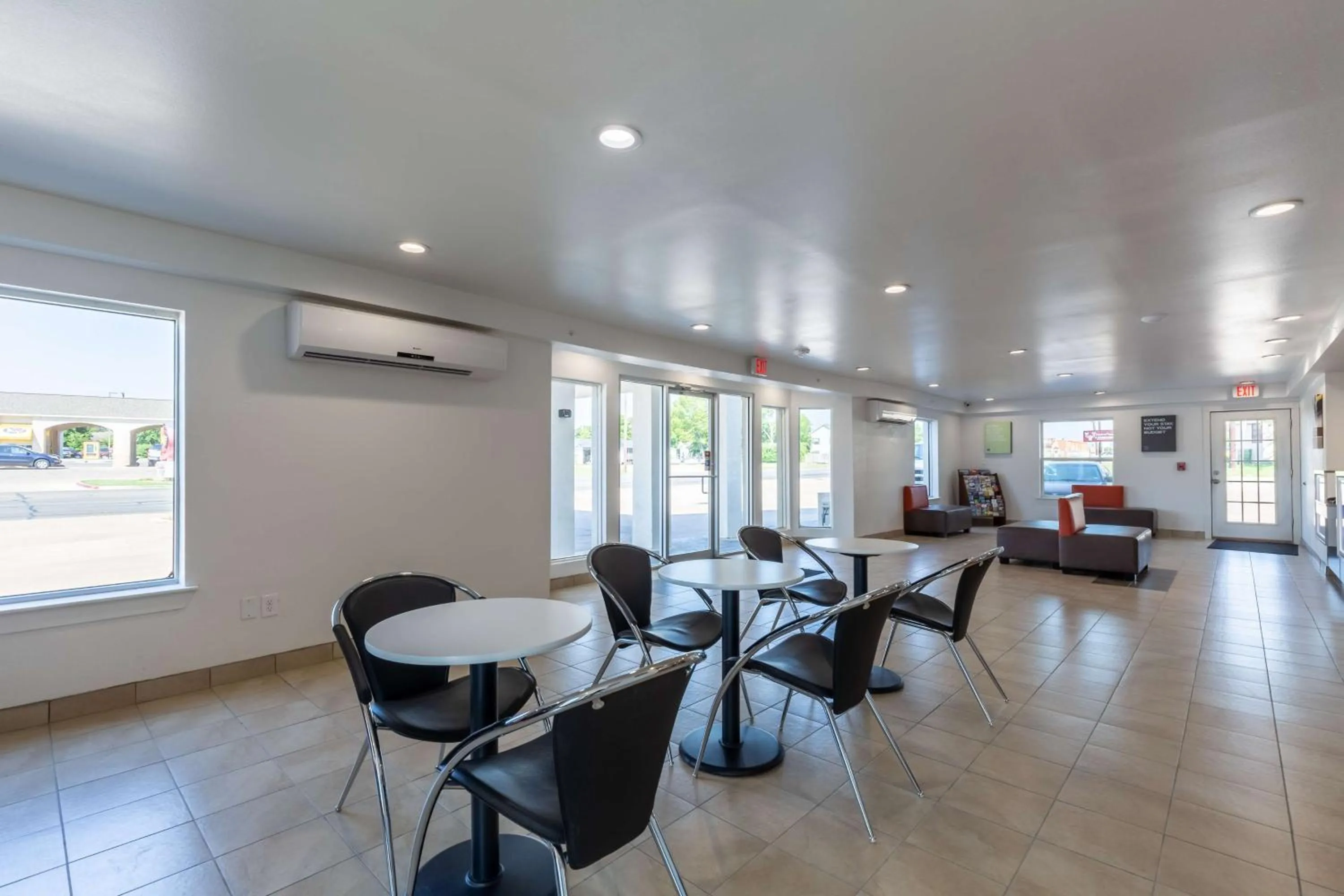 Restaurant/places to eat in Studio 6-Bryan, TX - University Area