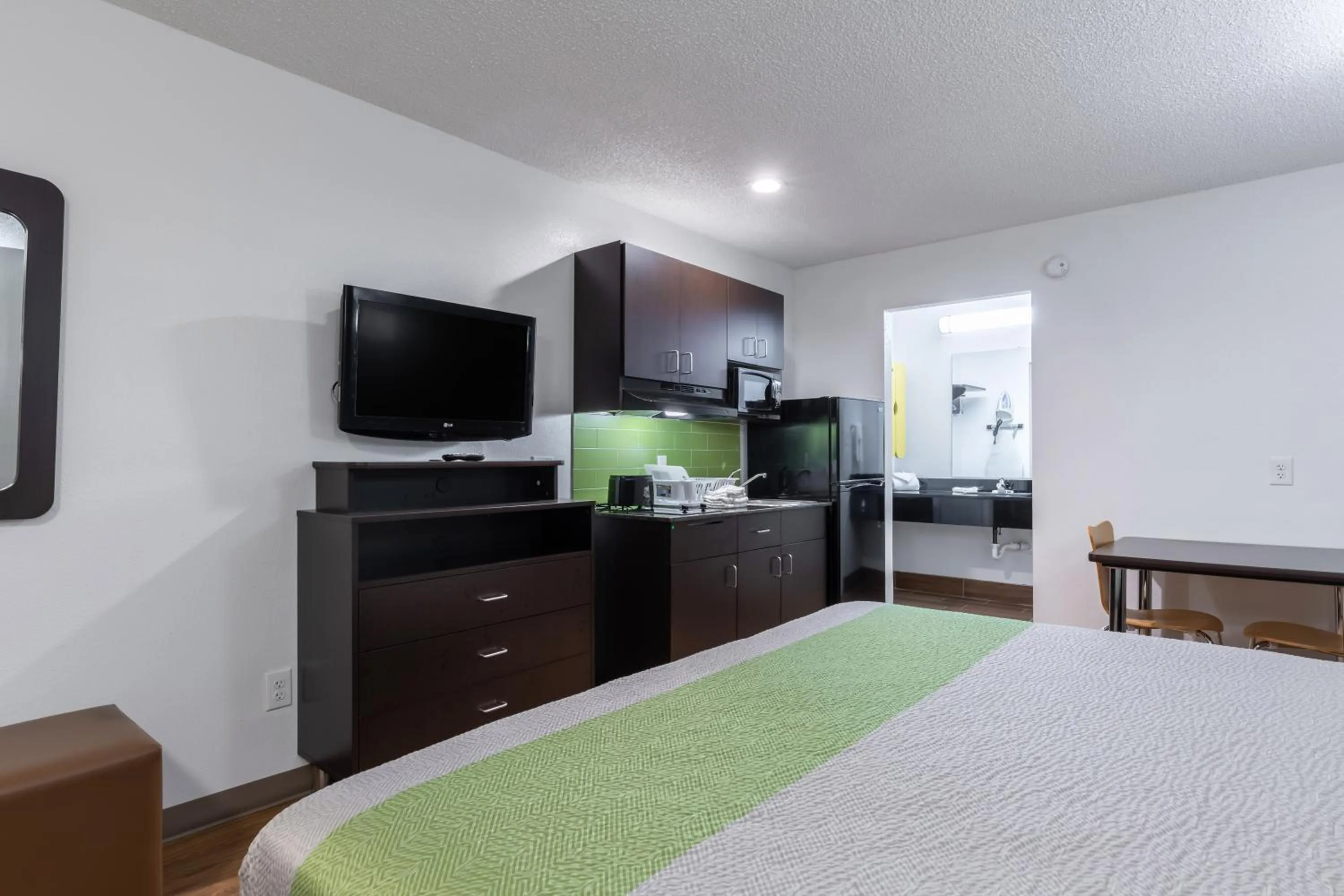 Bedroom, Bed in Studio 6-Bryan, TX - University Area