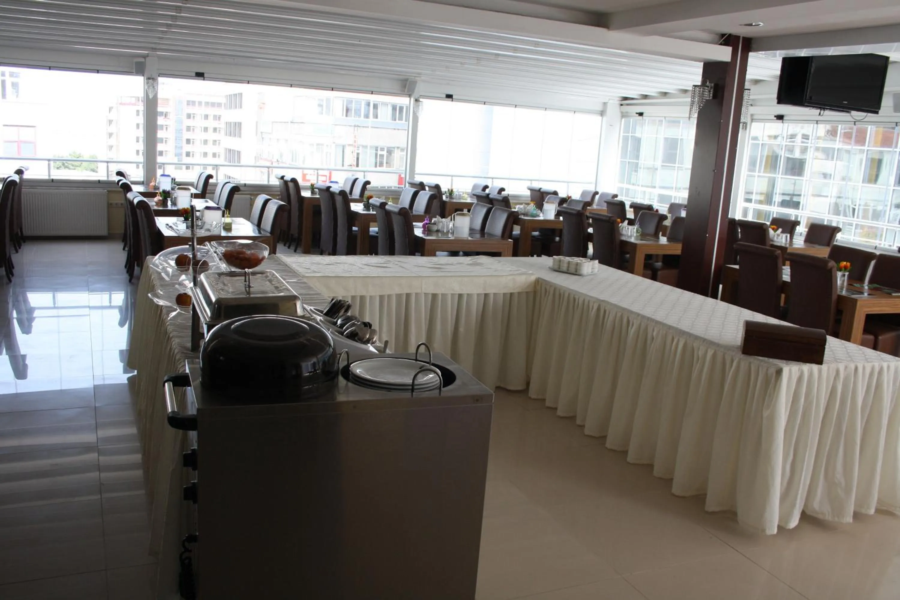 Restaurant/places to eat in Gloria Tibi Hotel