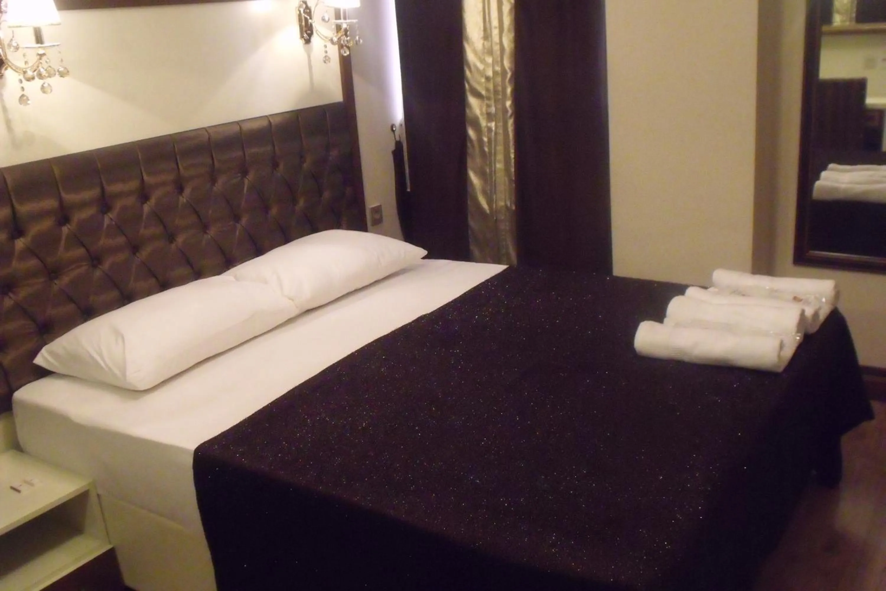 Bed in Gloria Tibi Hotel