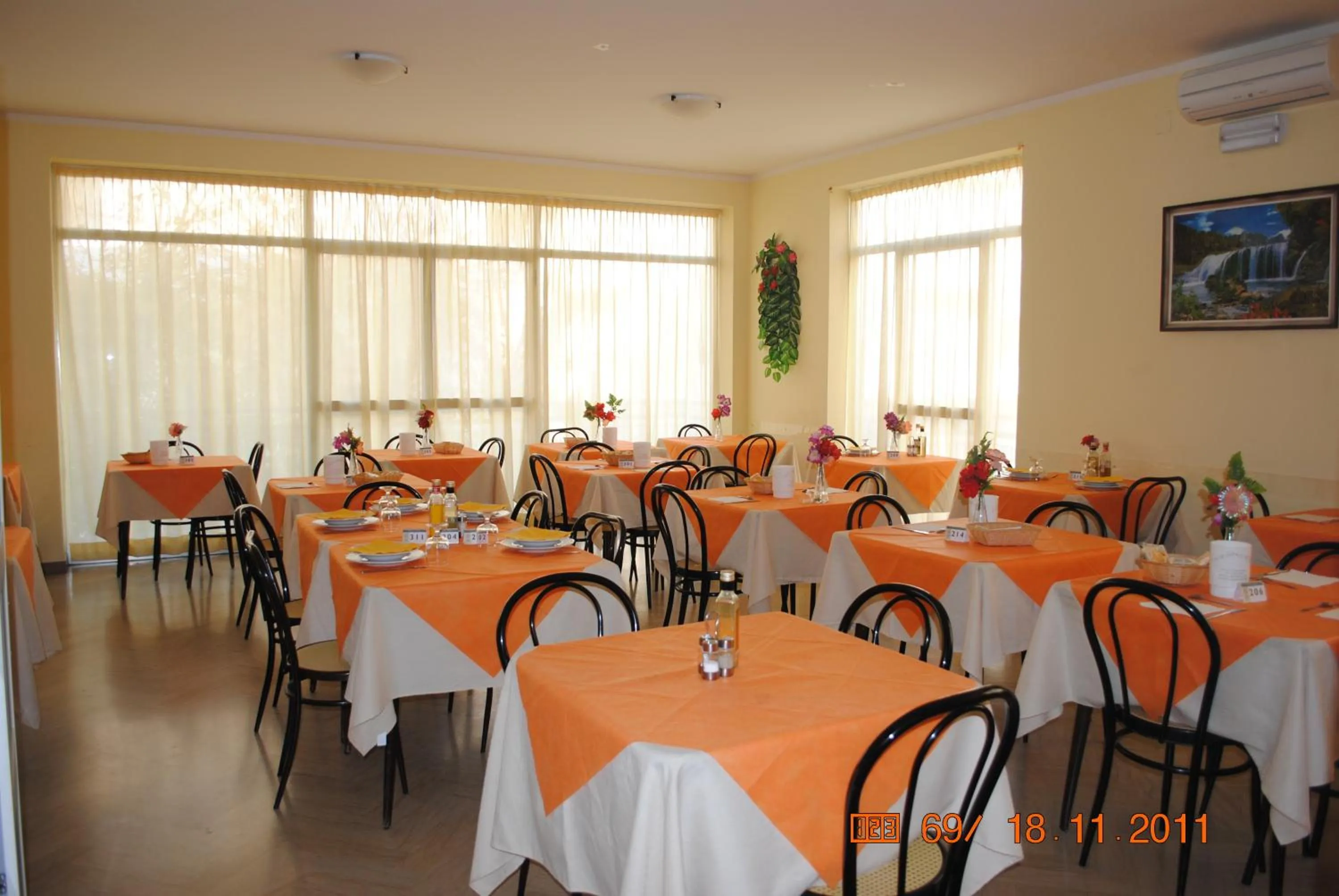 Restaurant/places to eat in Hotel Frida