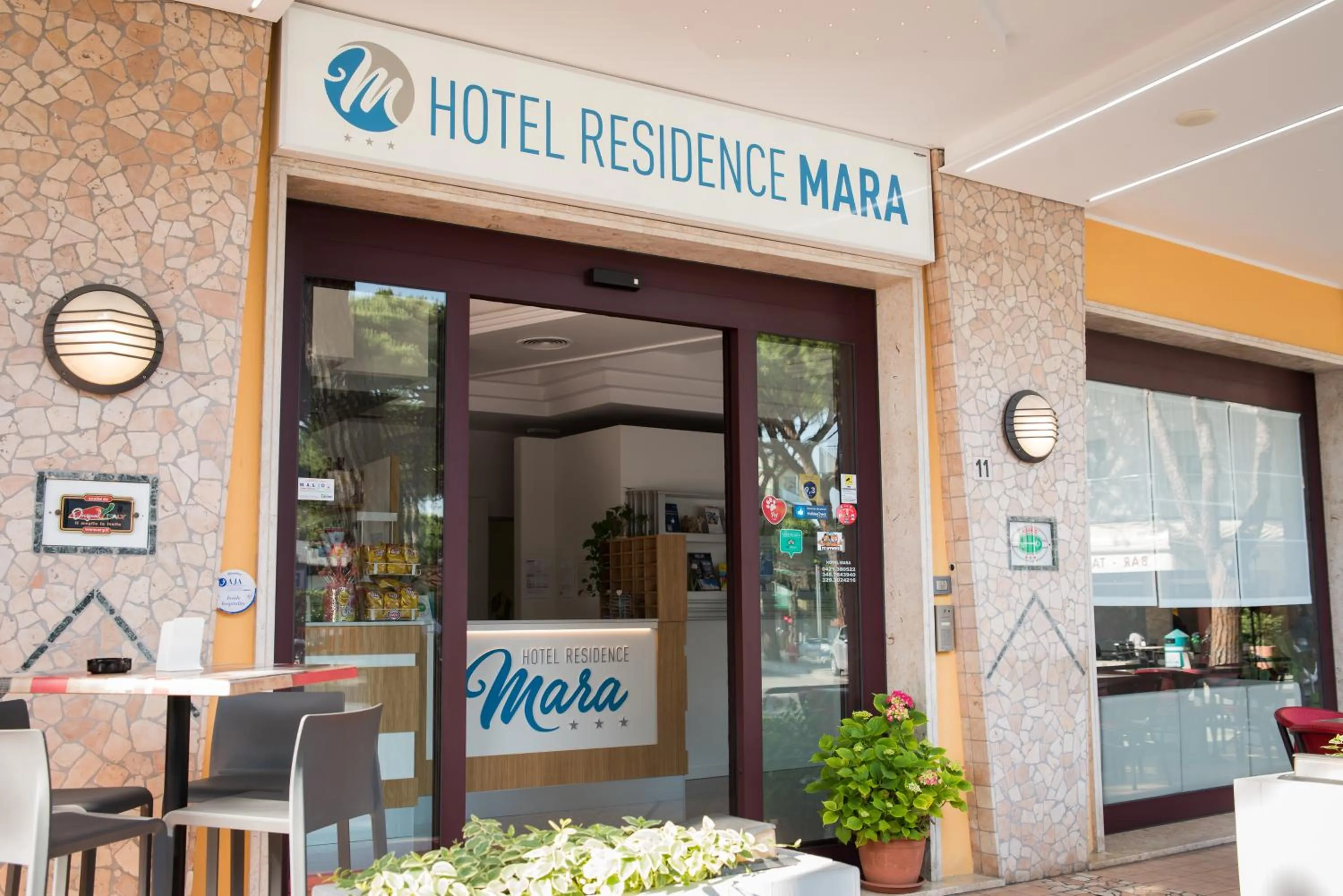 Facade/entrance in Hotel Residence Mara