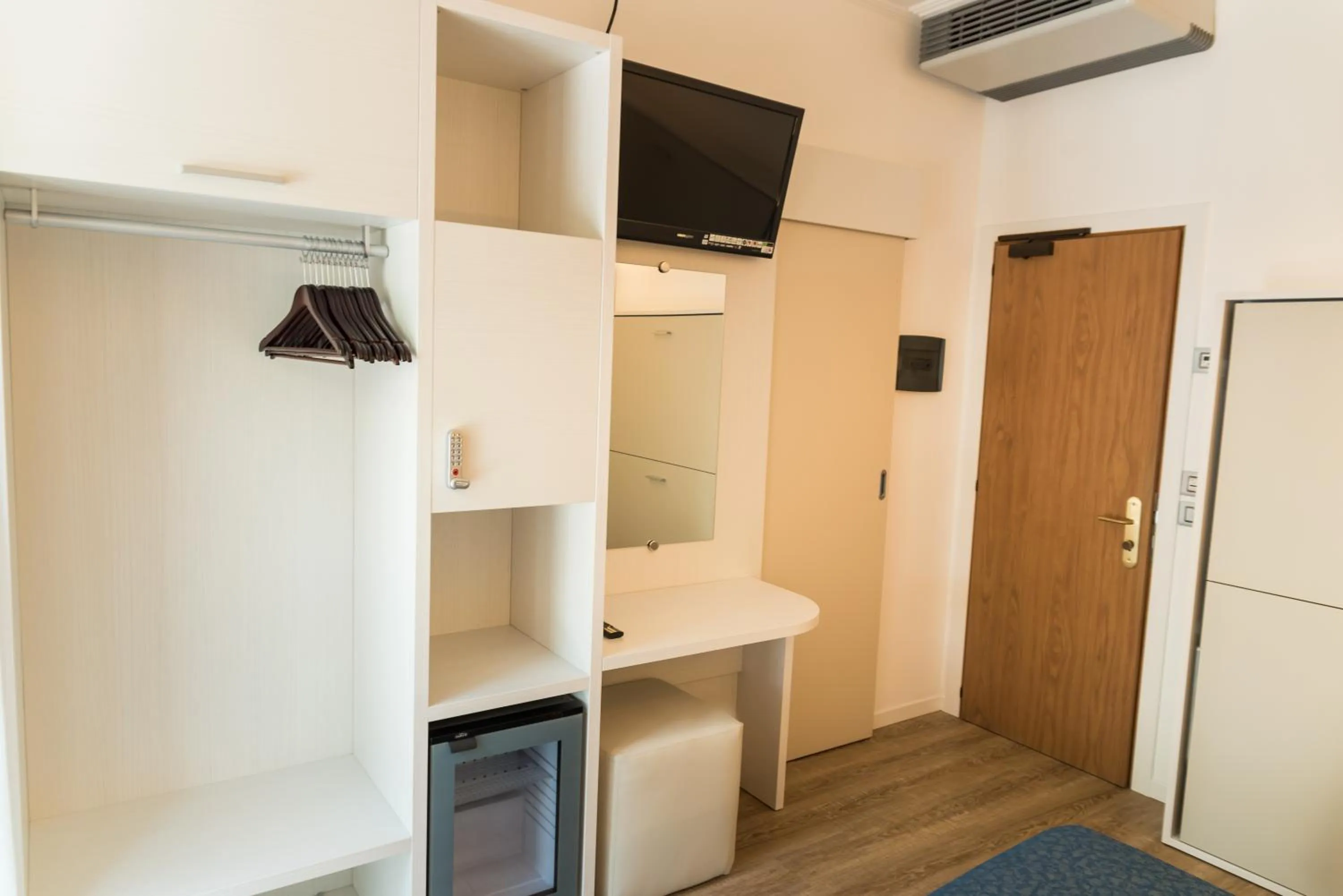 TV and multimedia in Hotel Residence Mara