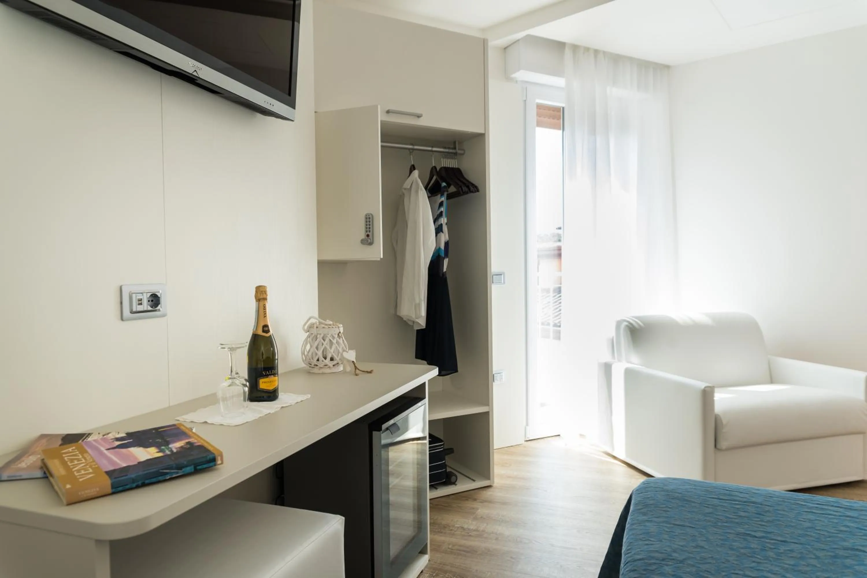 TV and multimedia in Hotel Residence Mara