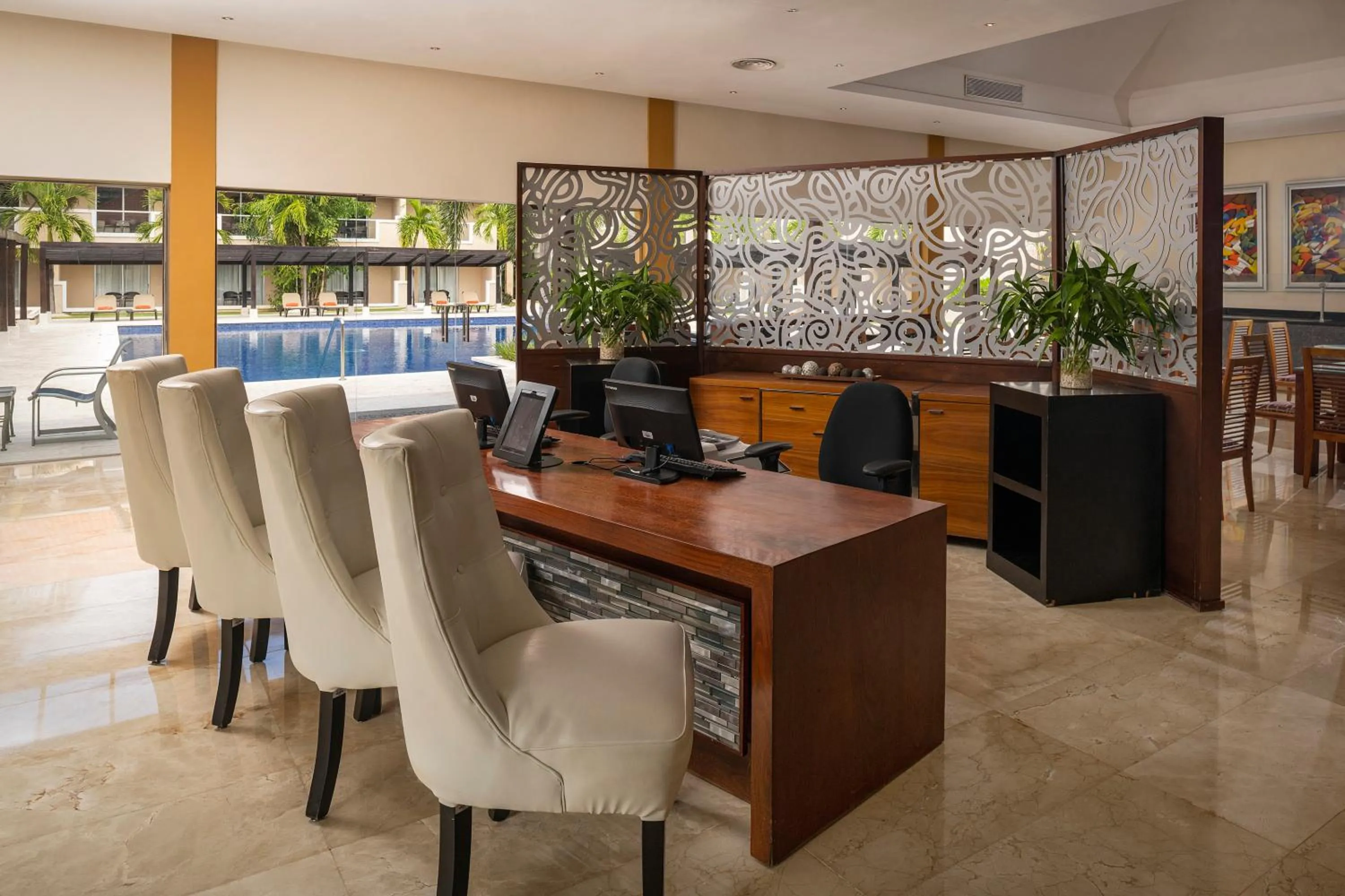 Lounge or bar in Jewel Palm Beach