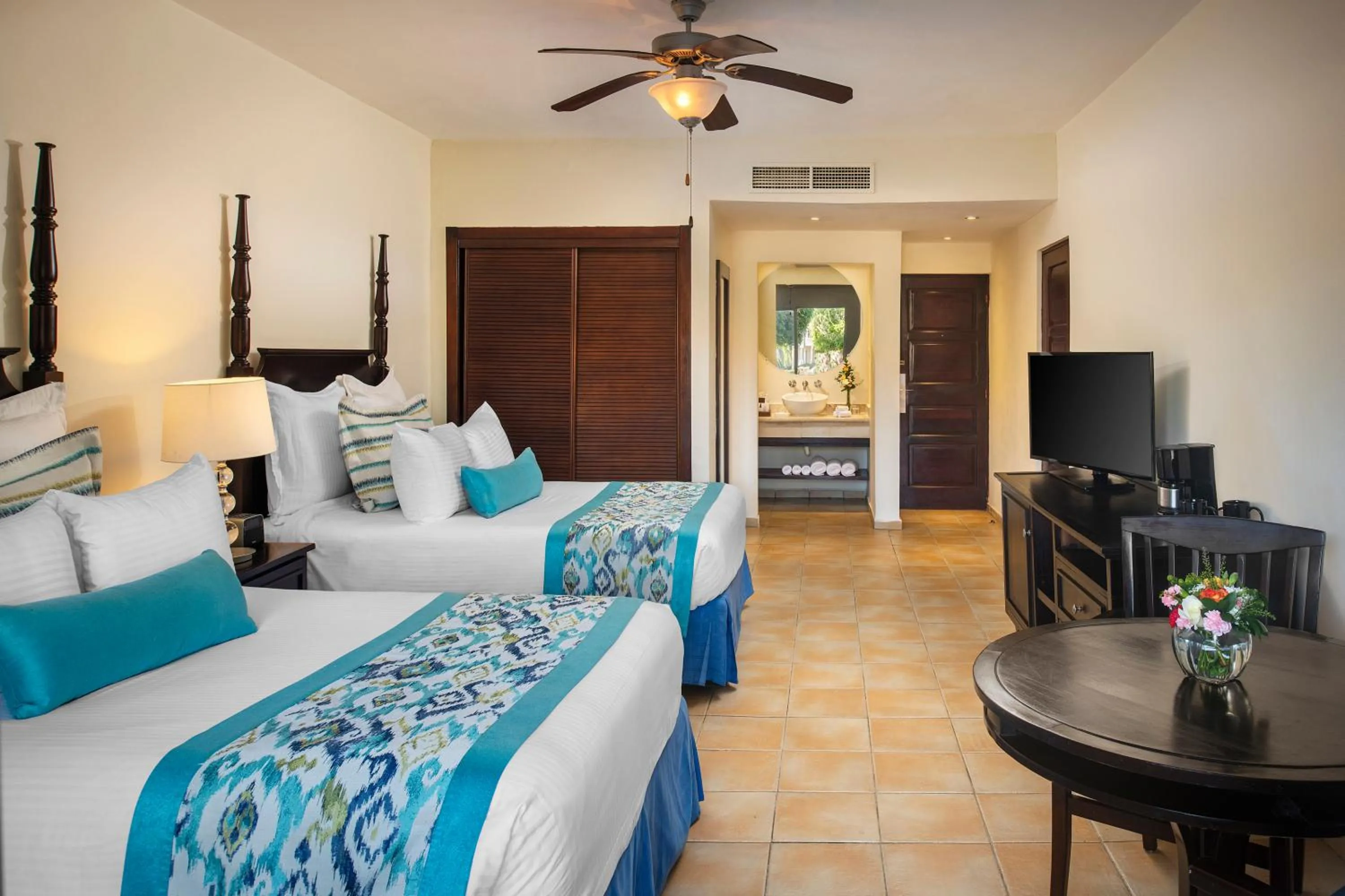 Photo of the whole room in Jewel Palm Beach