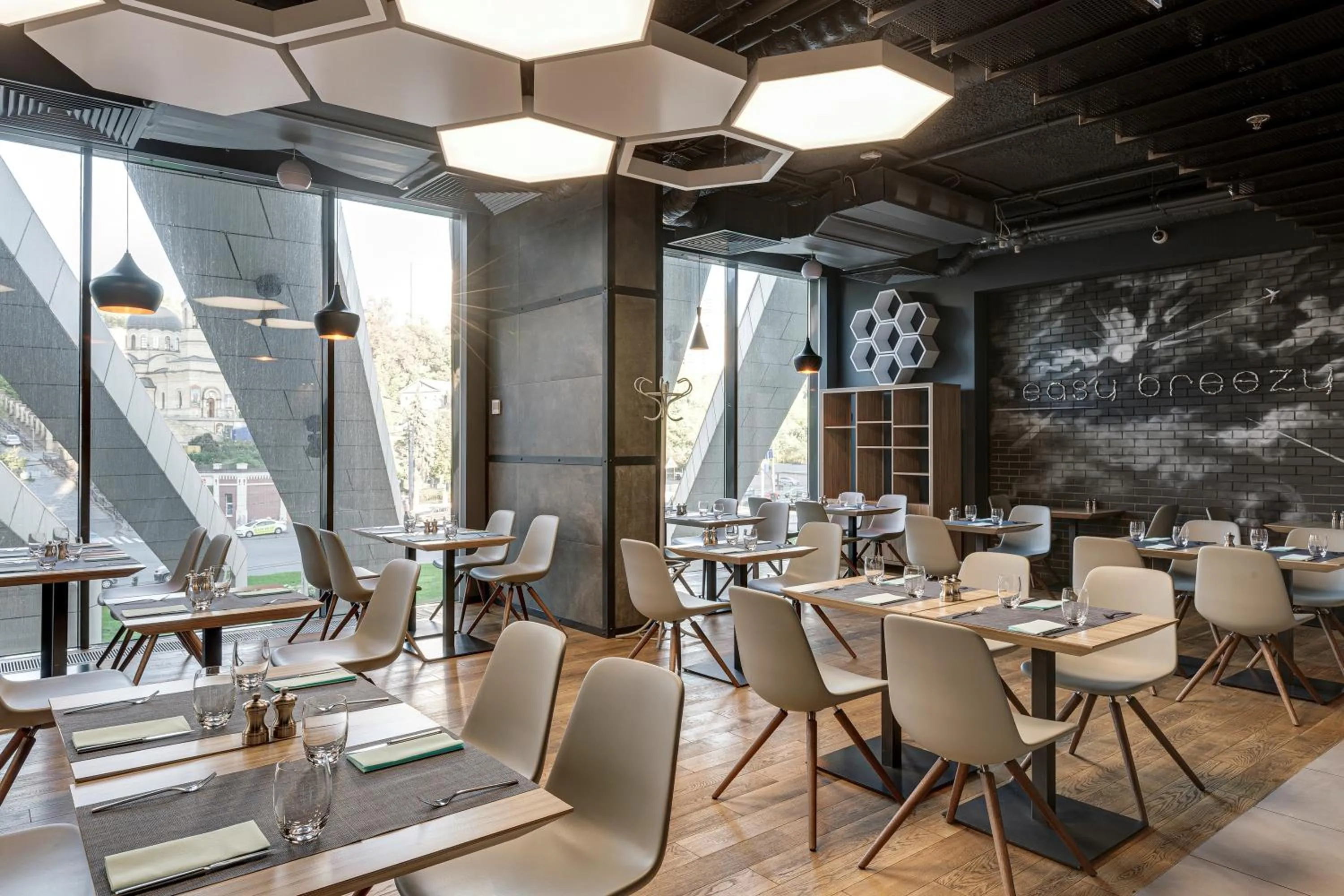 Restaurant/places to eat in Sky Loft Hotel Kyiv by Rixwell International