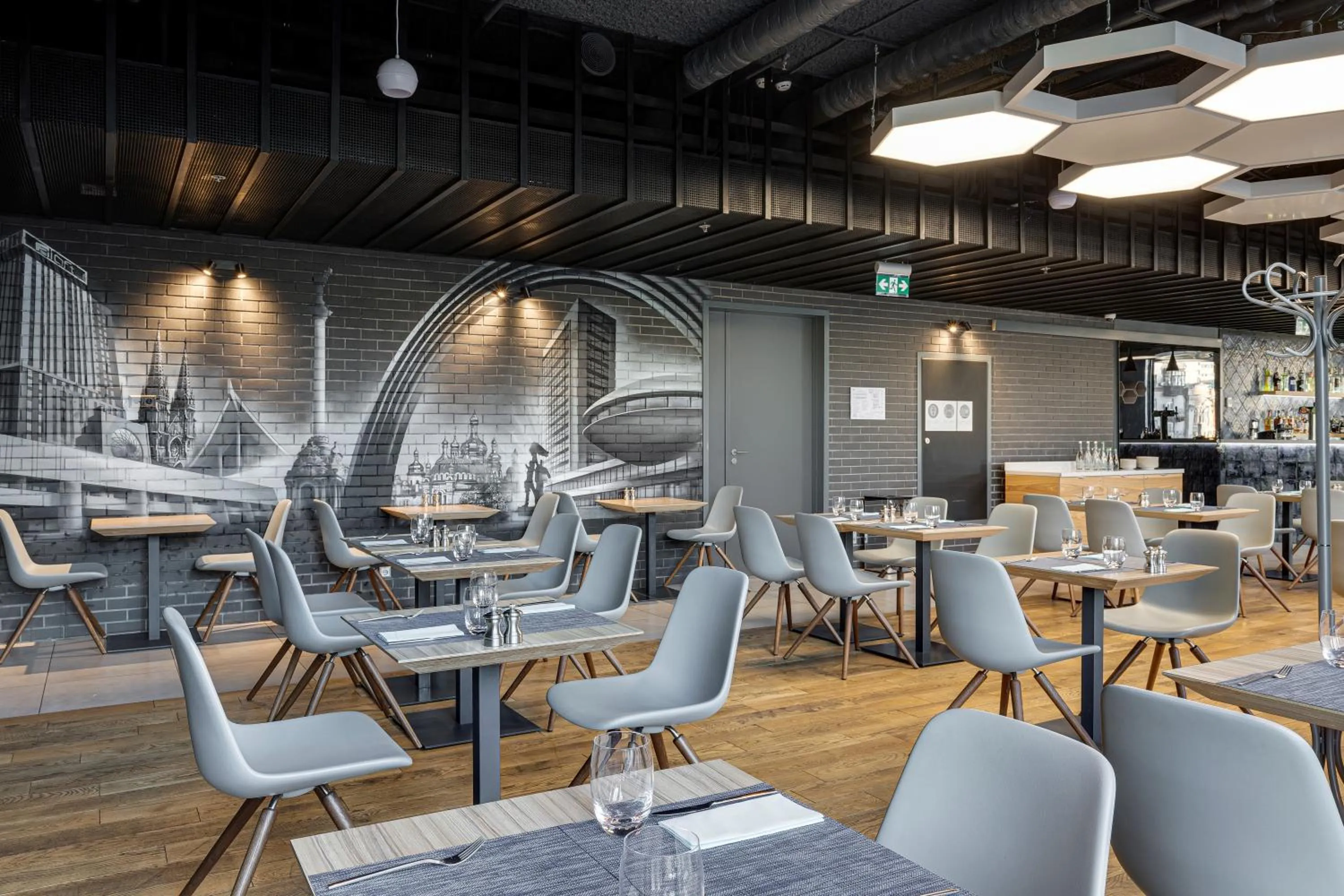Restaurant/places to eat in Sky Loft Hotel Kyiv by Rixwell International