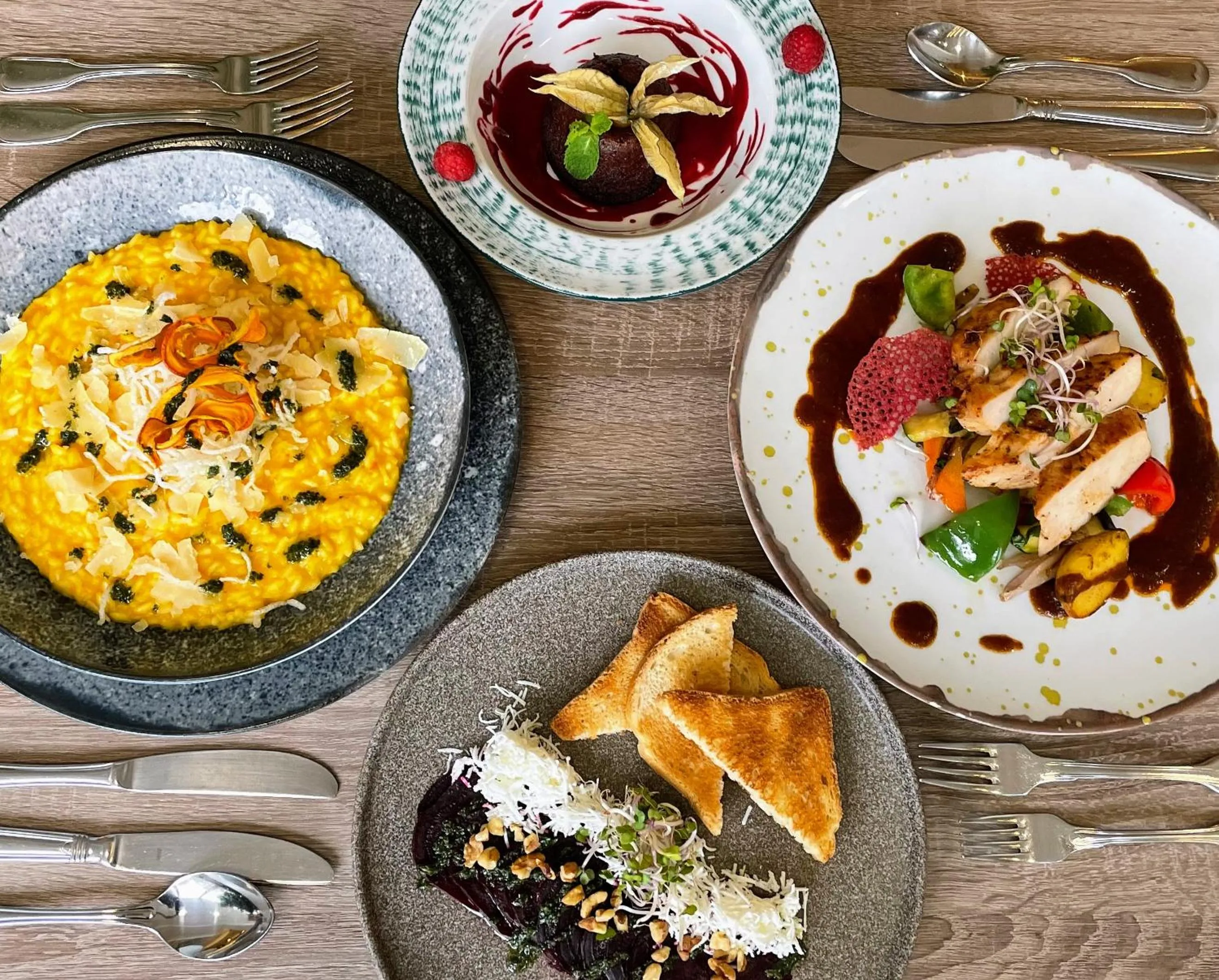 Restaurant/places to eat in Lázeňský hotel Pyramida