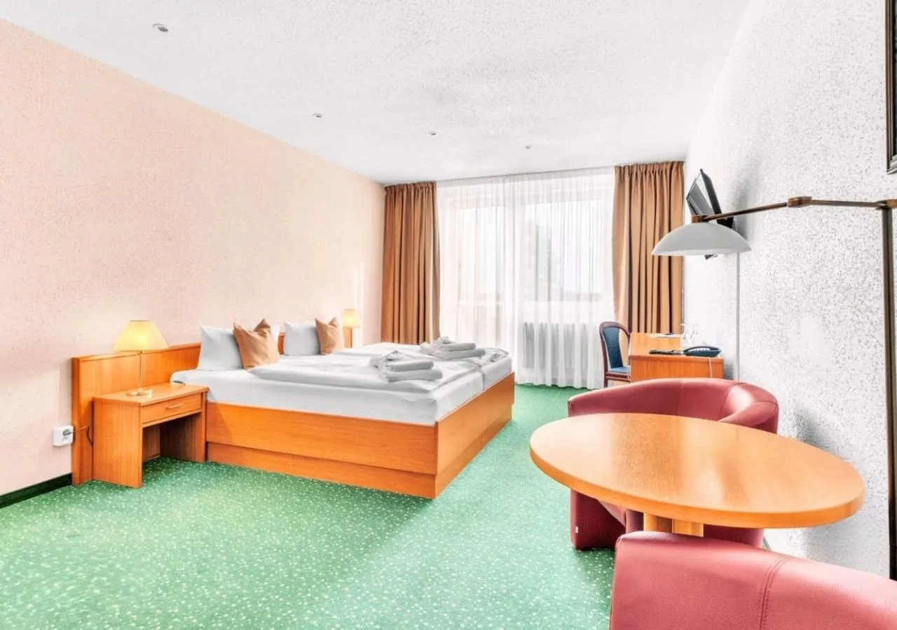 Property building, Bed in Lázeňský hotel Pyramida