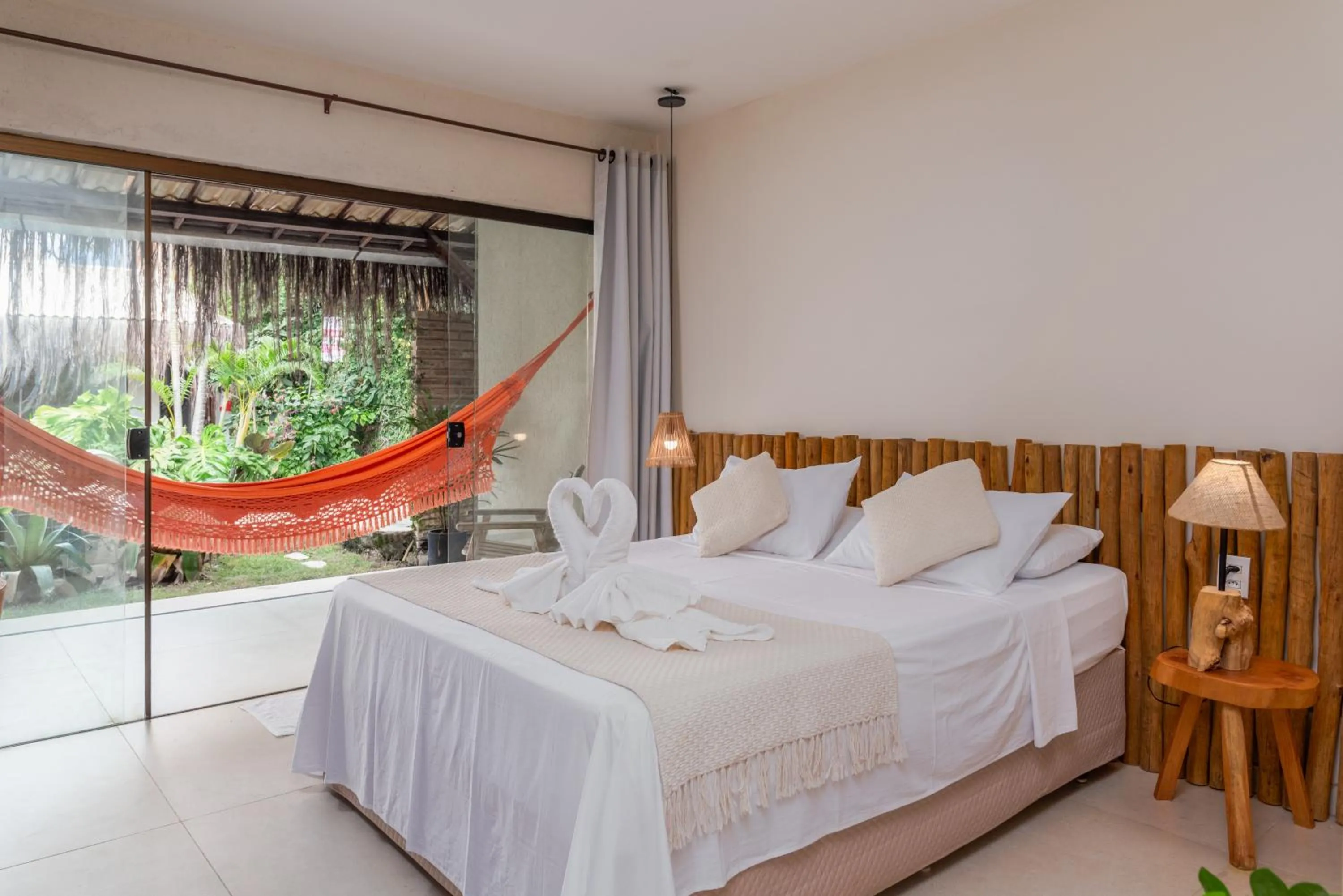 View (from property/room), Bed in Pousada Sempre Graciosa