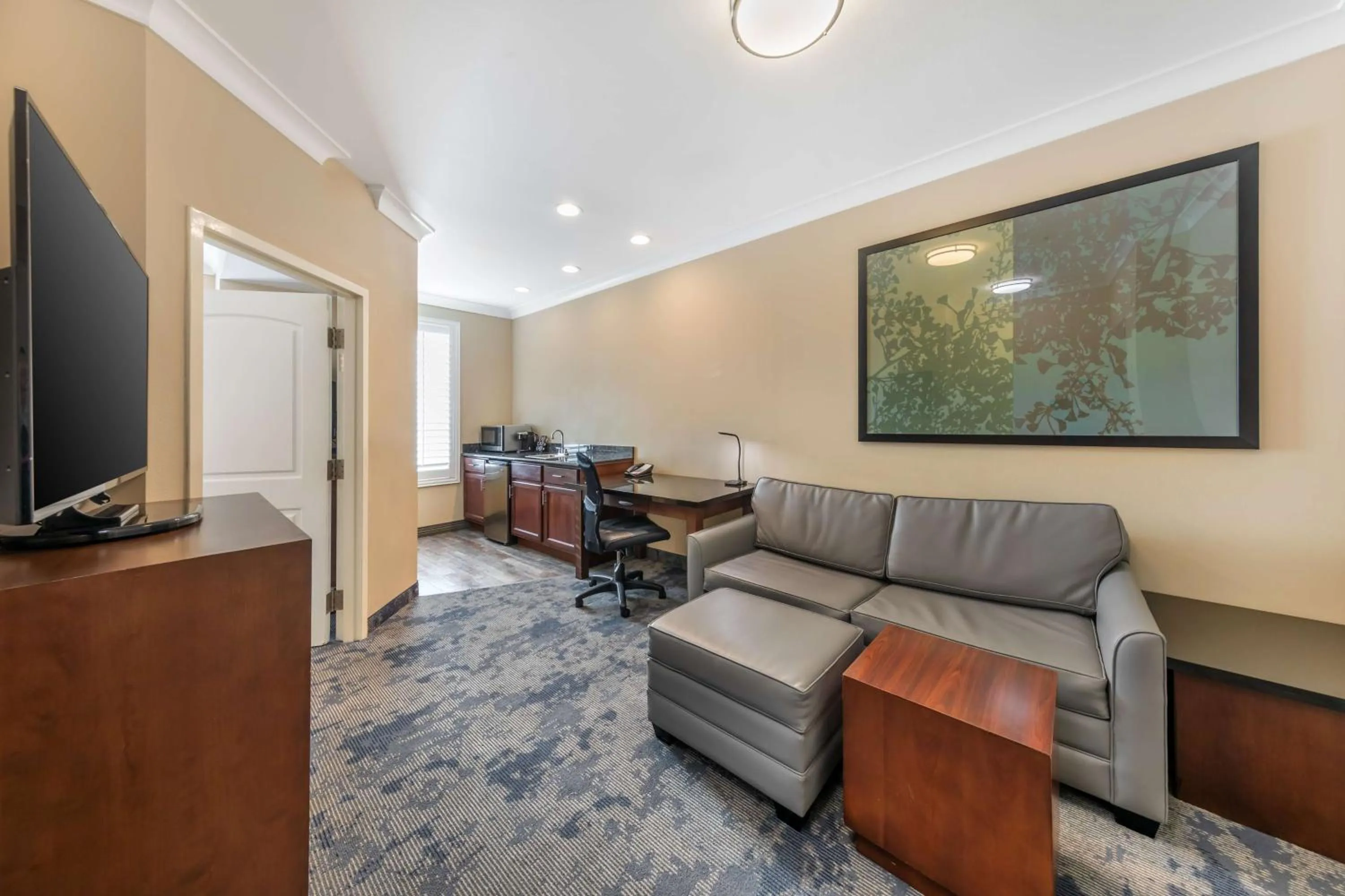 Photo of the whole room in Best Western PLUS Avita Suites