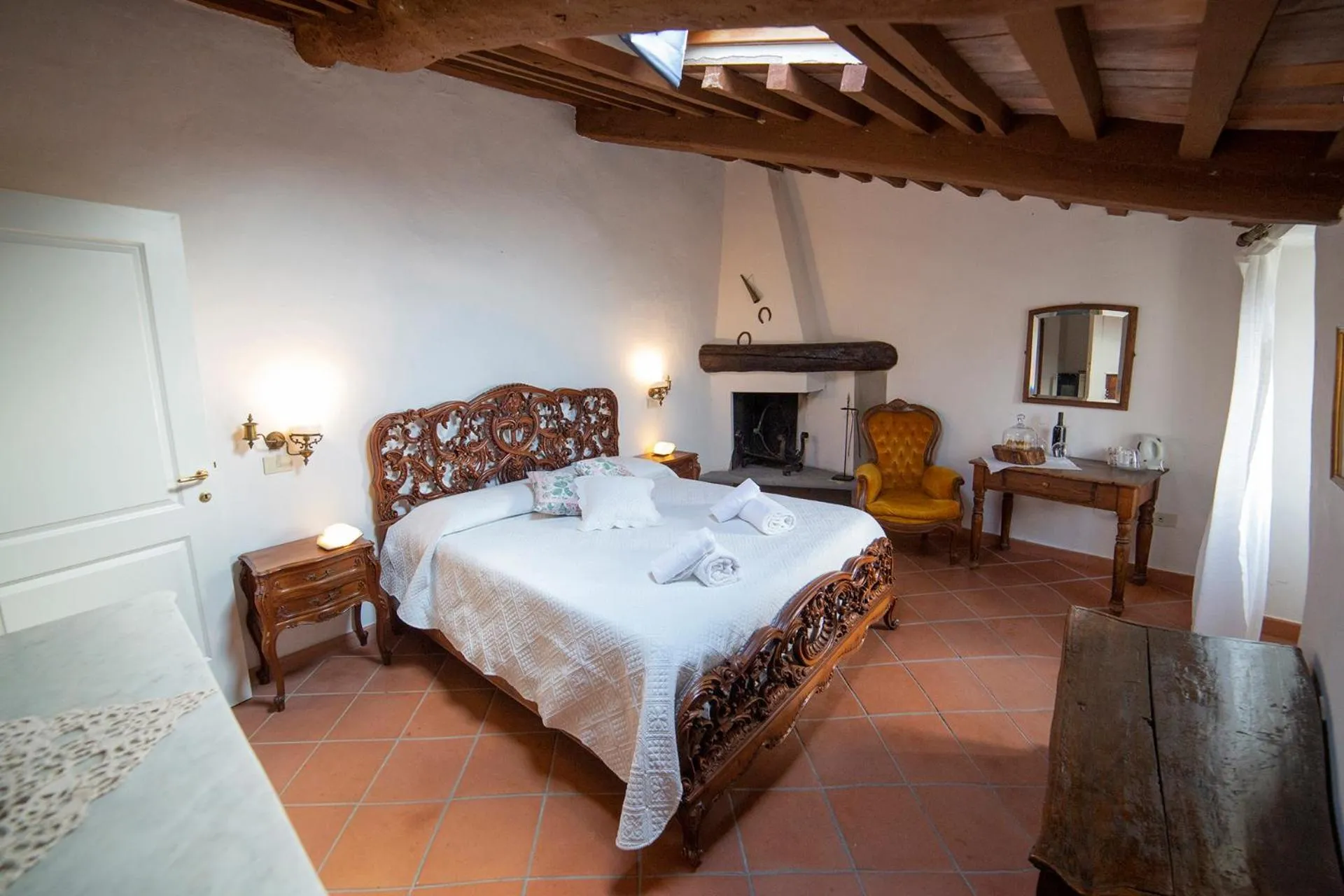 Photo of the whole room, Bed in Dulcis in Borgo