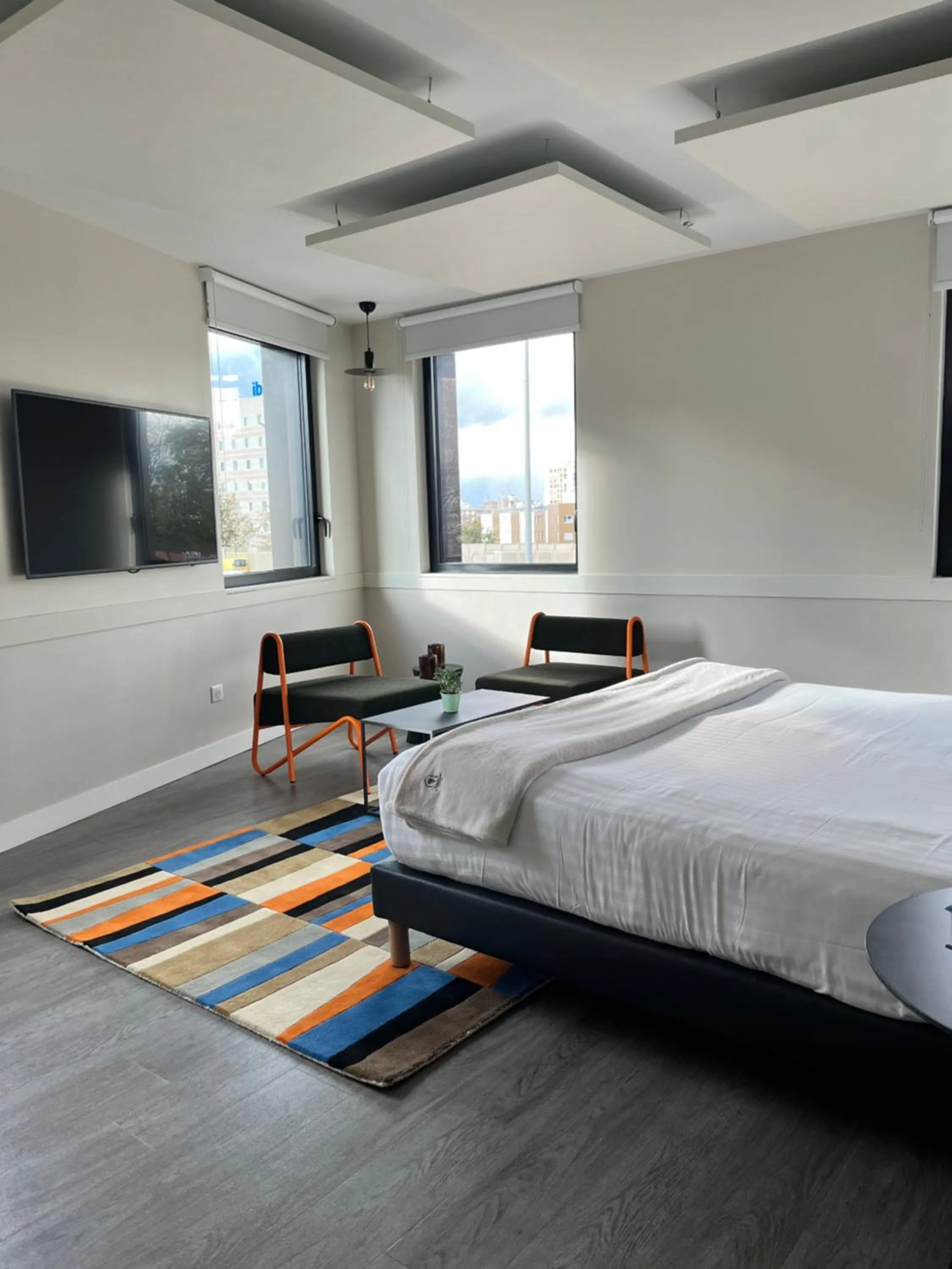 Bed in The Originals Boutique, Hôtel Maison Montmartre Paris Les Puces