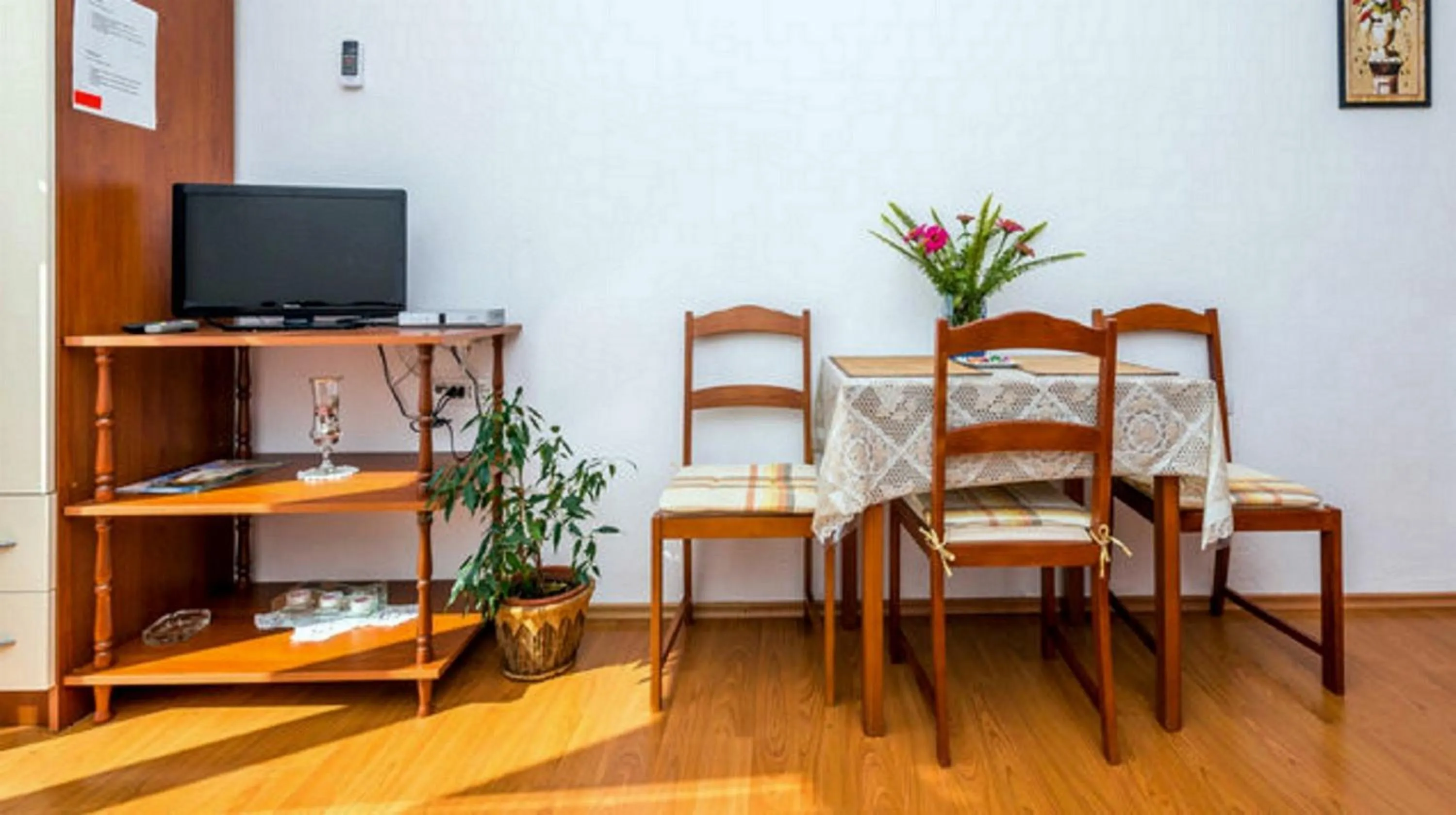 TV and multimedia in Guest House Fontana