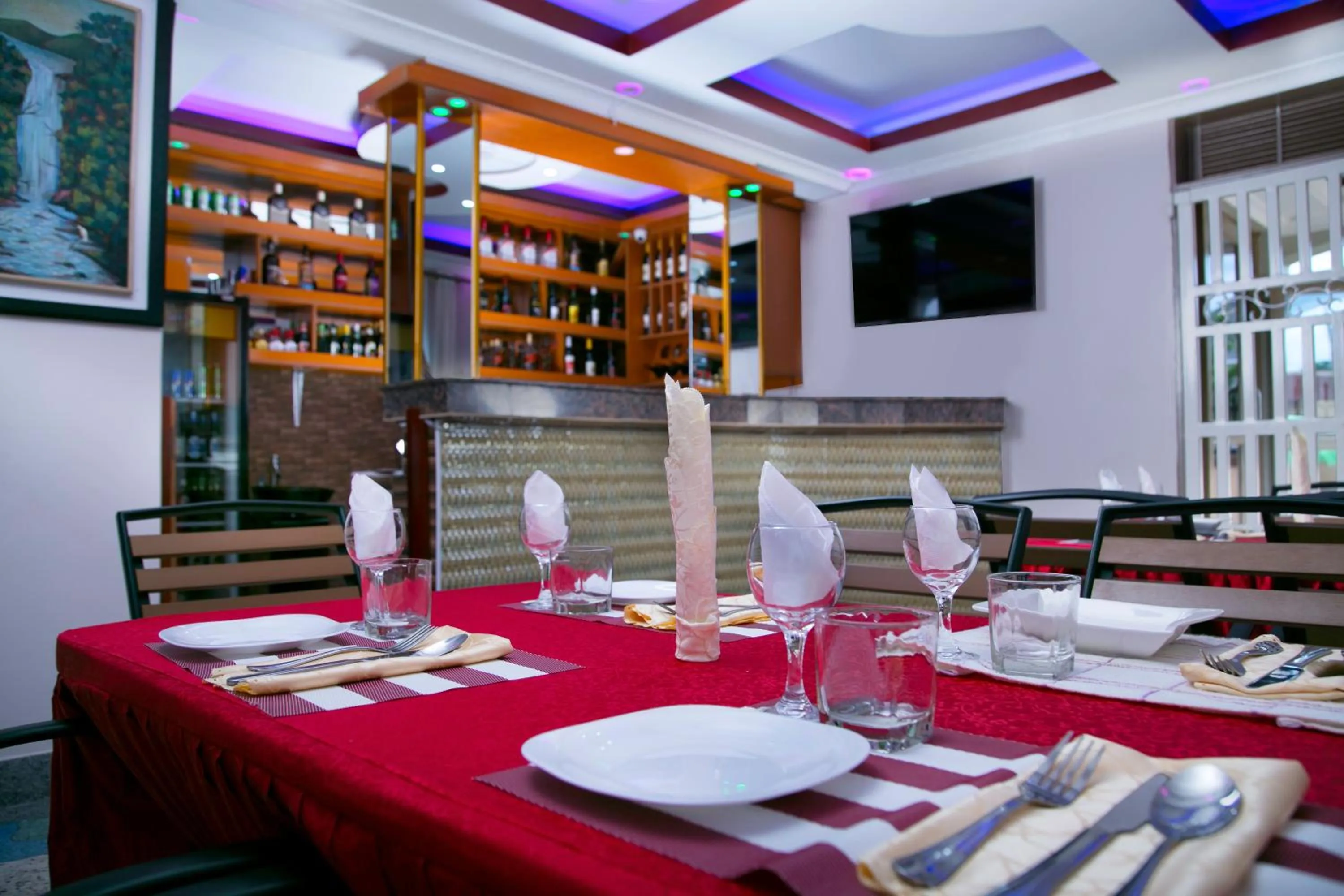 Restaurant/places to eat in Red Sox Hotel Ltd