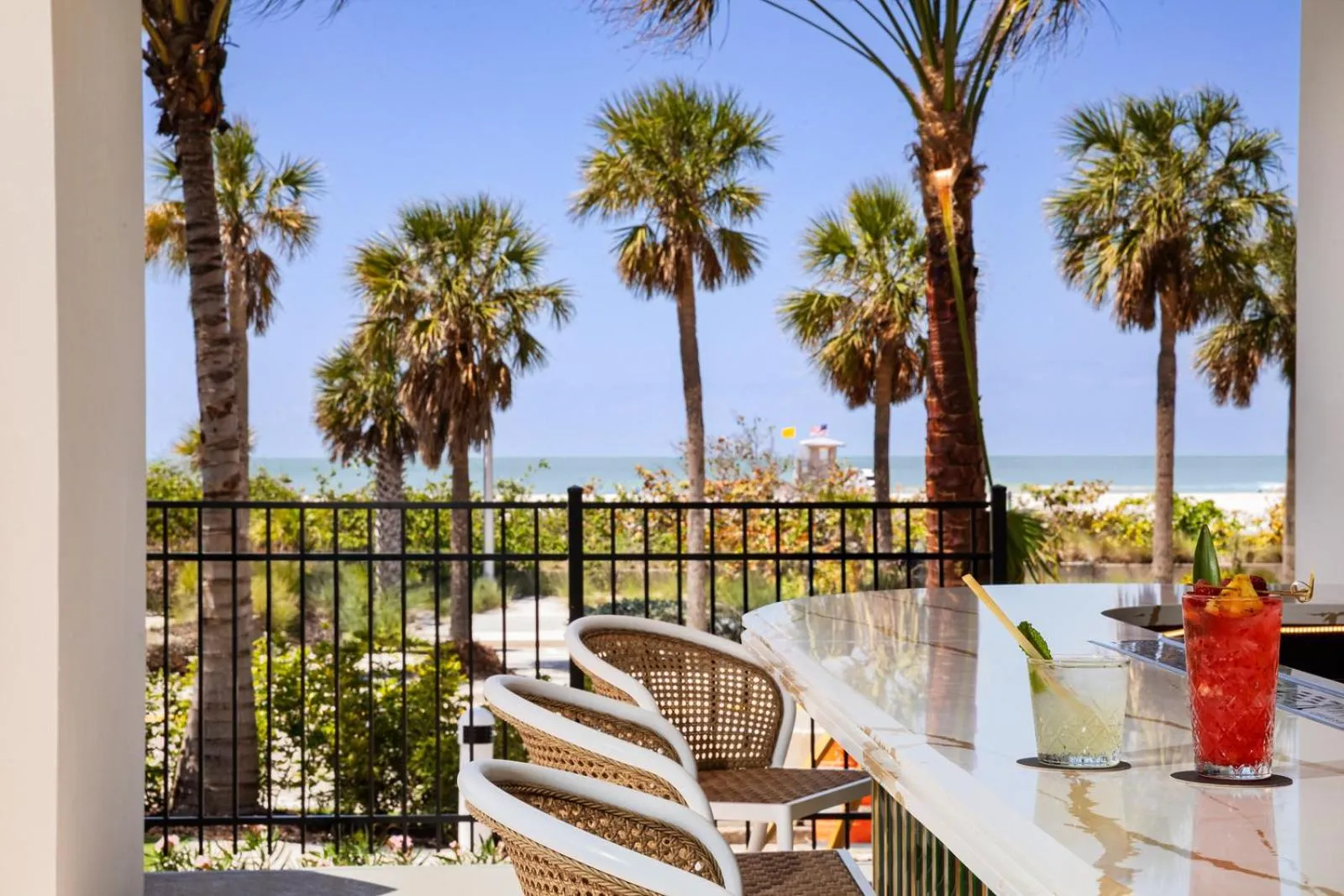 Lounge or bar in Cirque St Armands Beachside