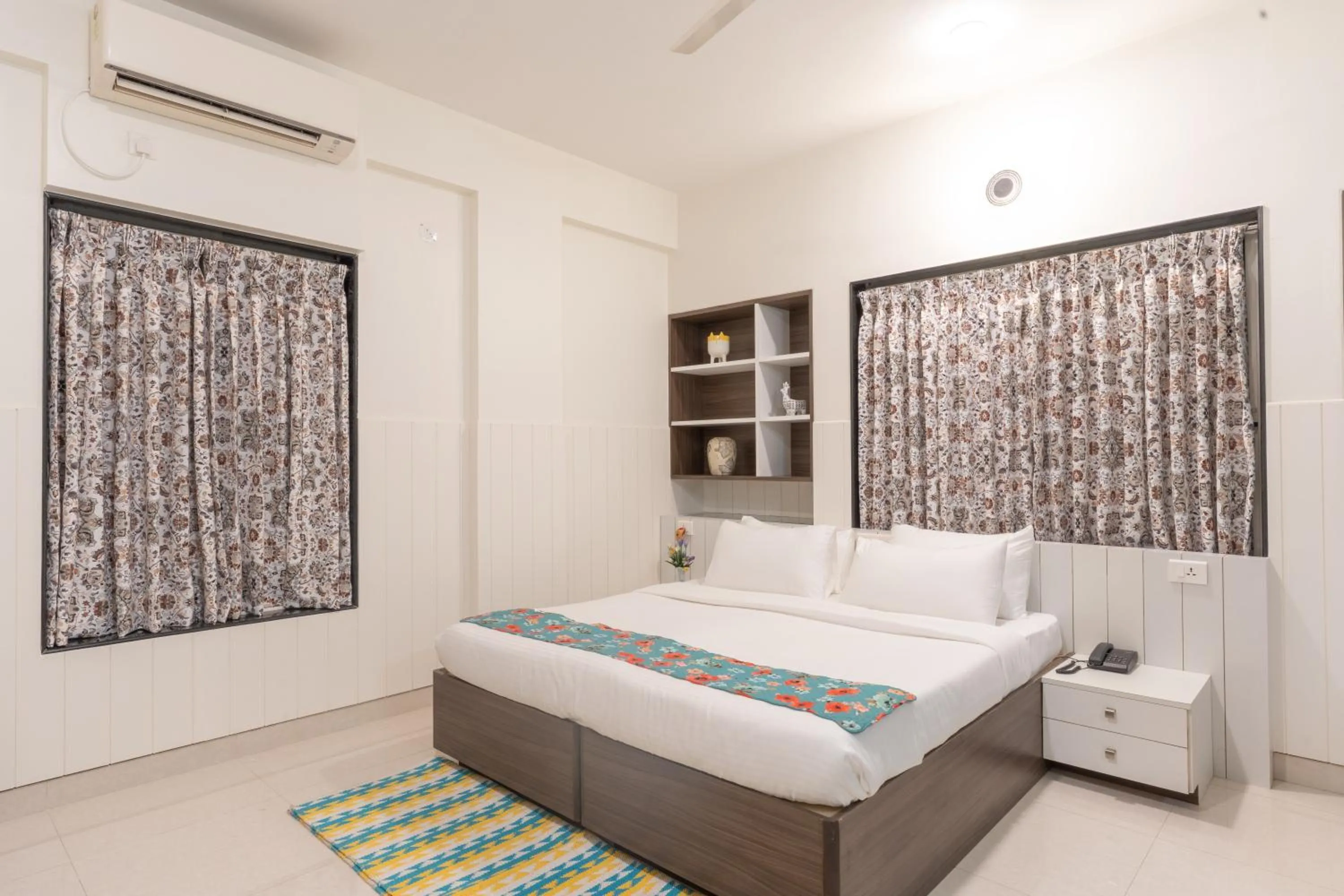 Bed in Bauhinia