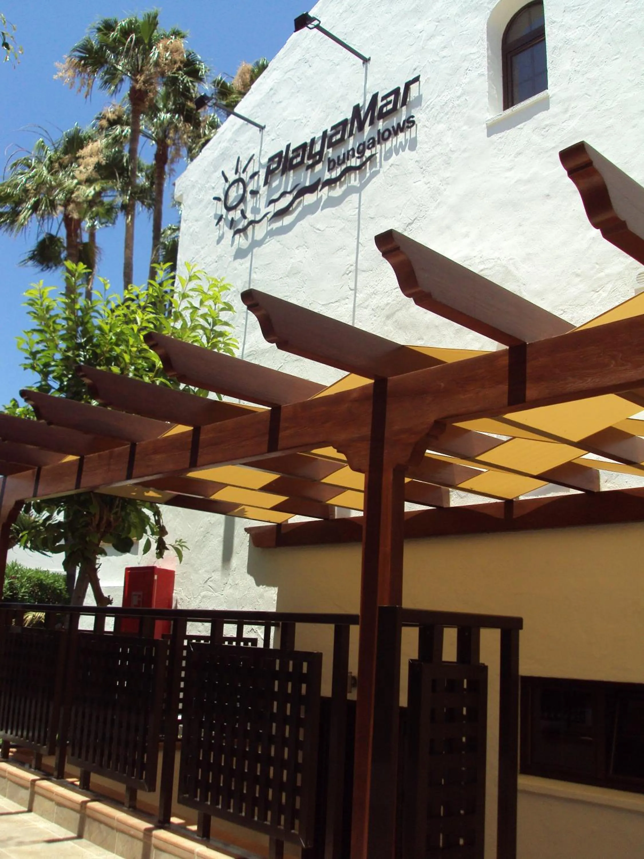 Facade/entrance in Playamar Bungalows