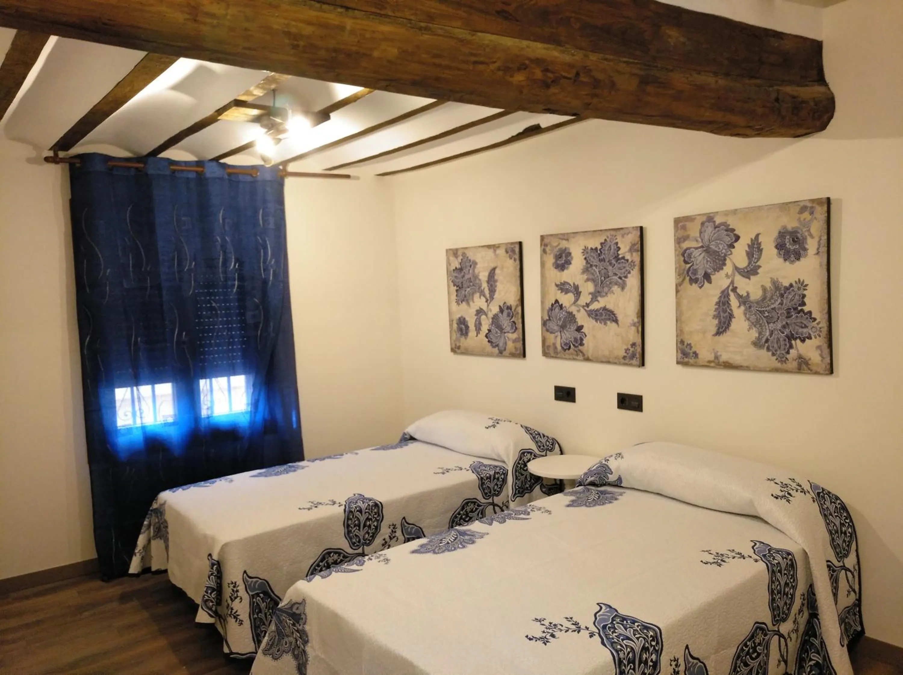 Photo of the whole room, Bed in Hotel La Huella Del Camino