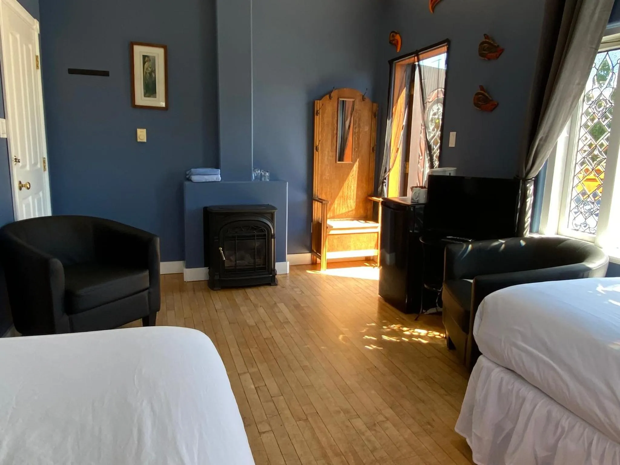 Photo of the whole room, Bed in The Inn at Tough City