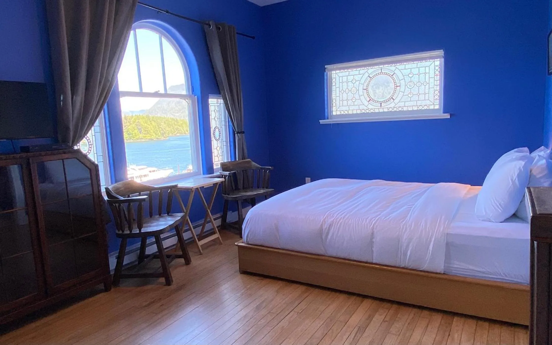 Bed in The Inn at Tough City