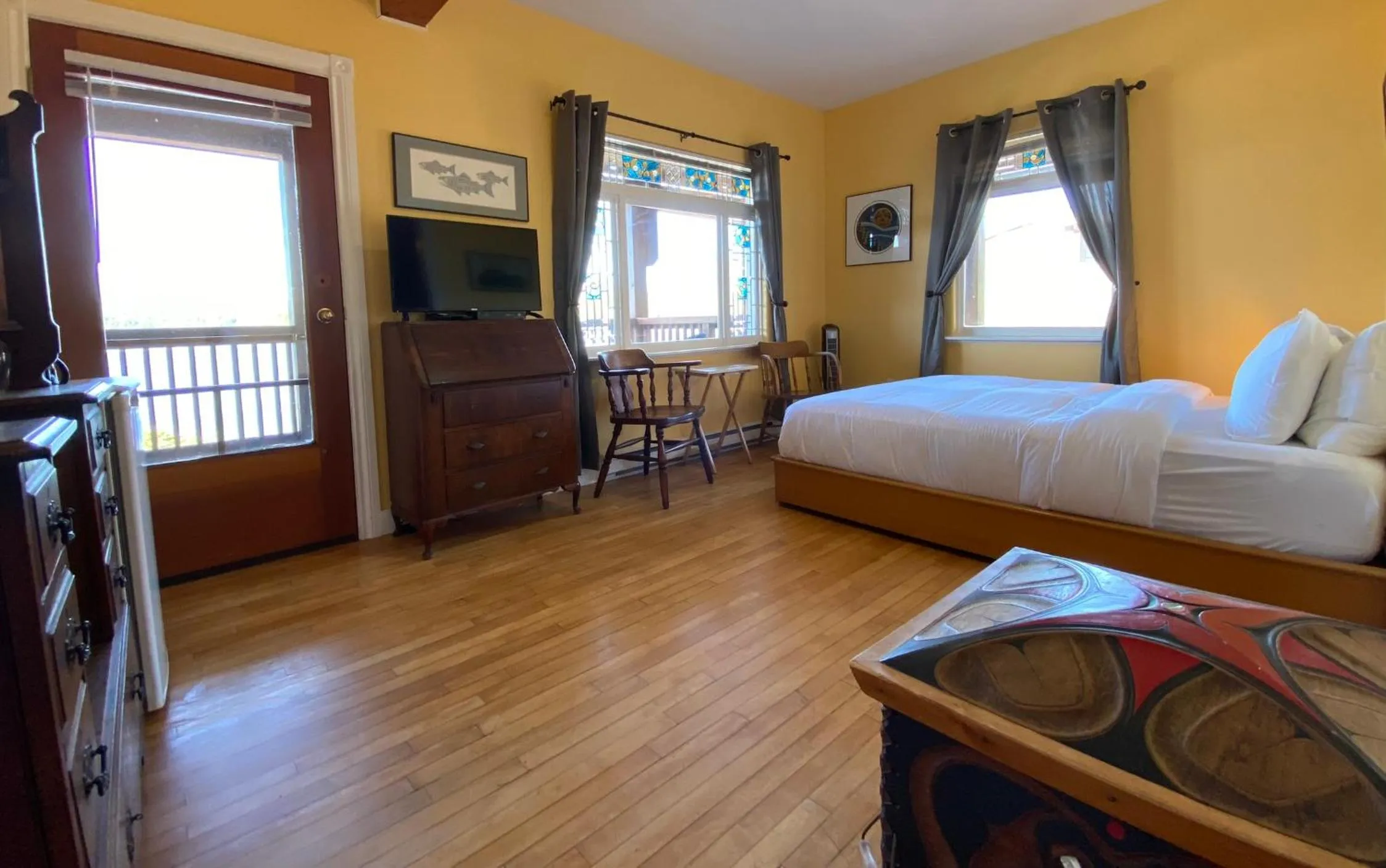 Bed in The Inn at Tough City