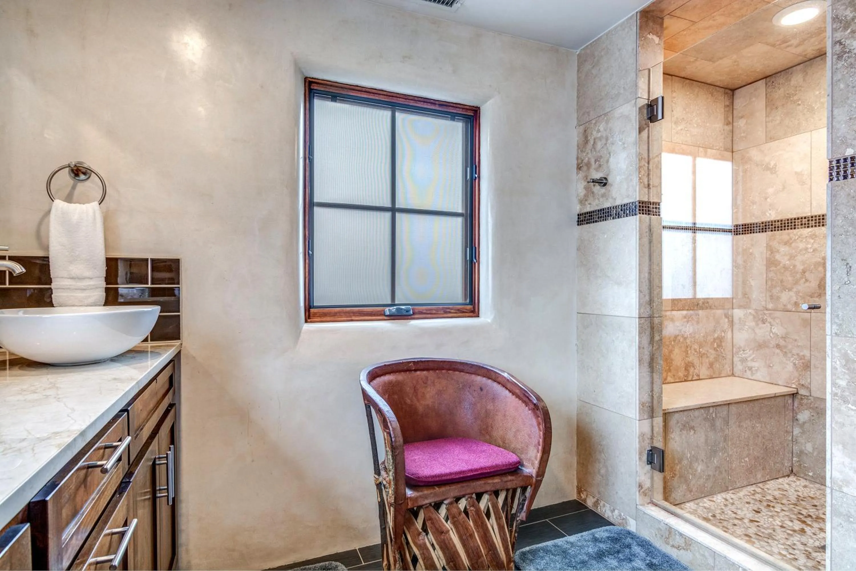 Bathroom in Santa Fe Motel & Inn