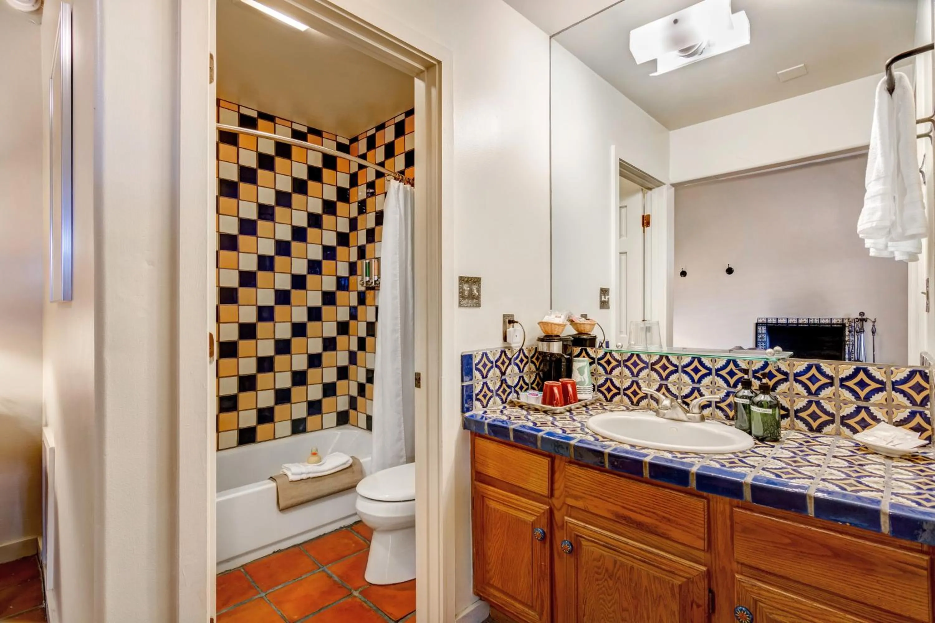 Bathroom in Santa Fe Motel & Inn