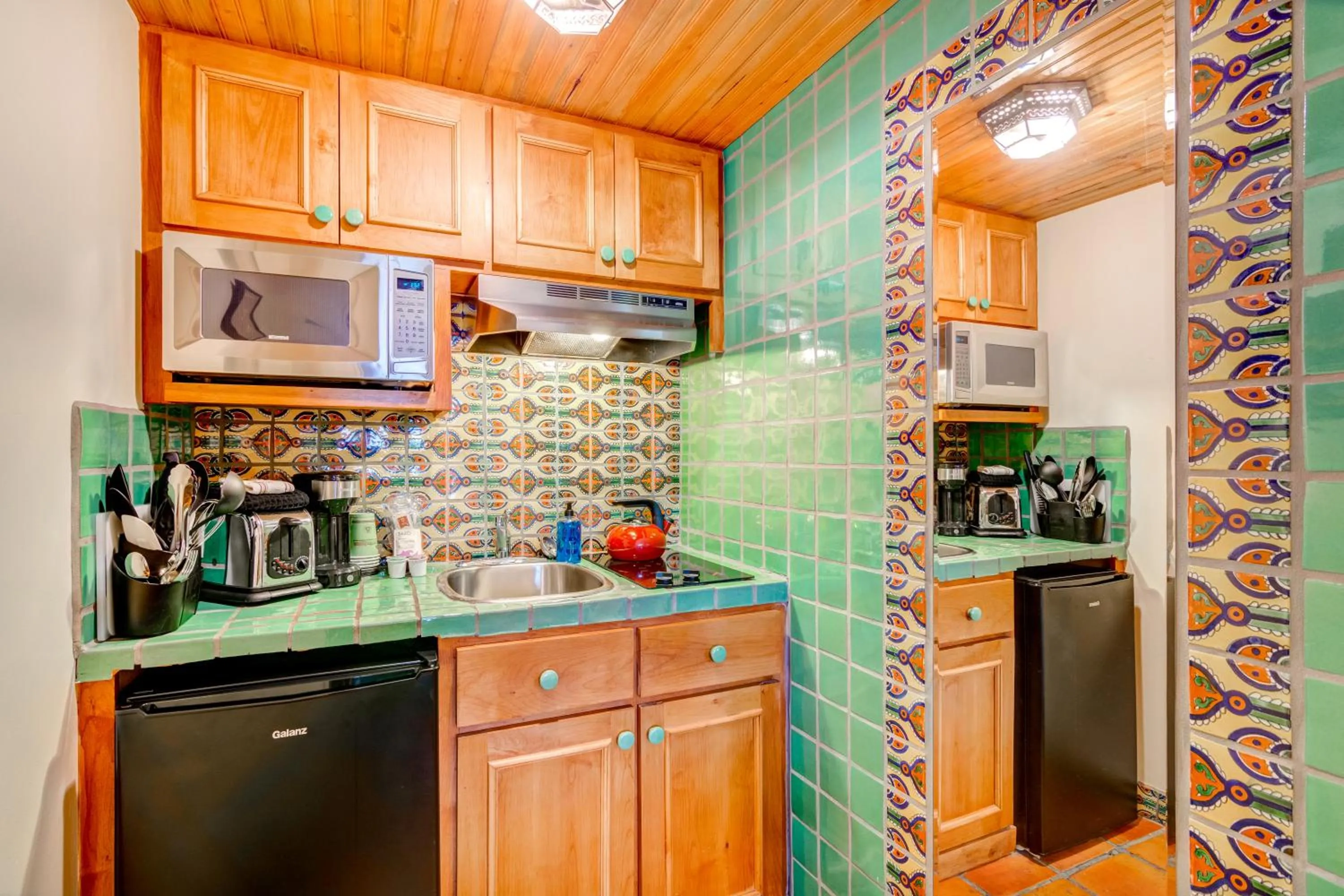 Kitchen or kitchenette in Santa Fe Motel & Inn
