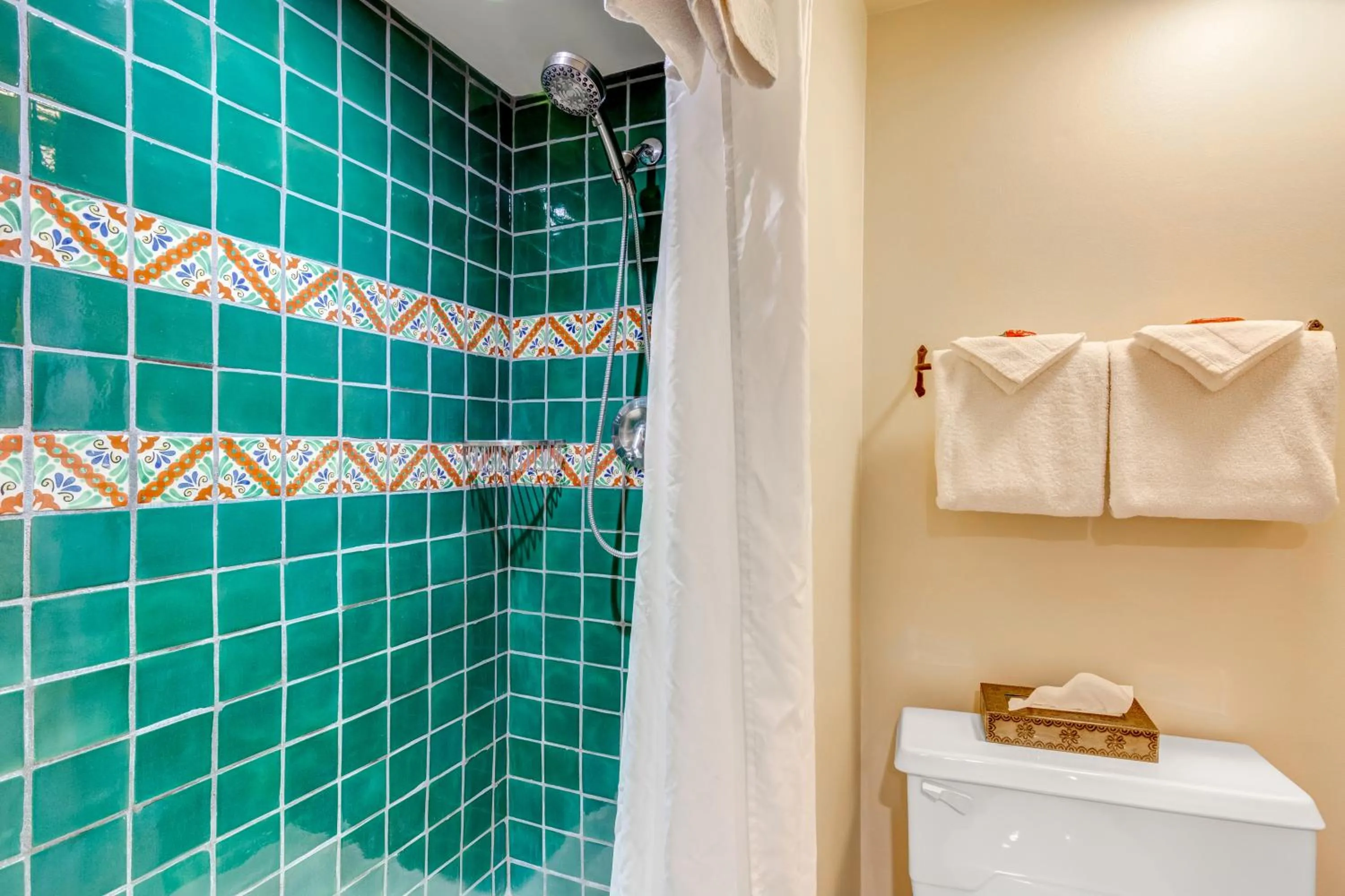 Bathroom in Santa Fe Motel & Inn
