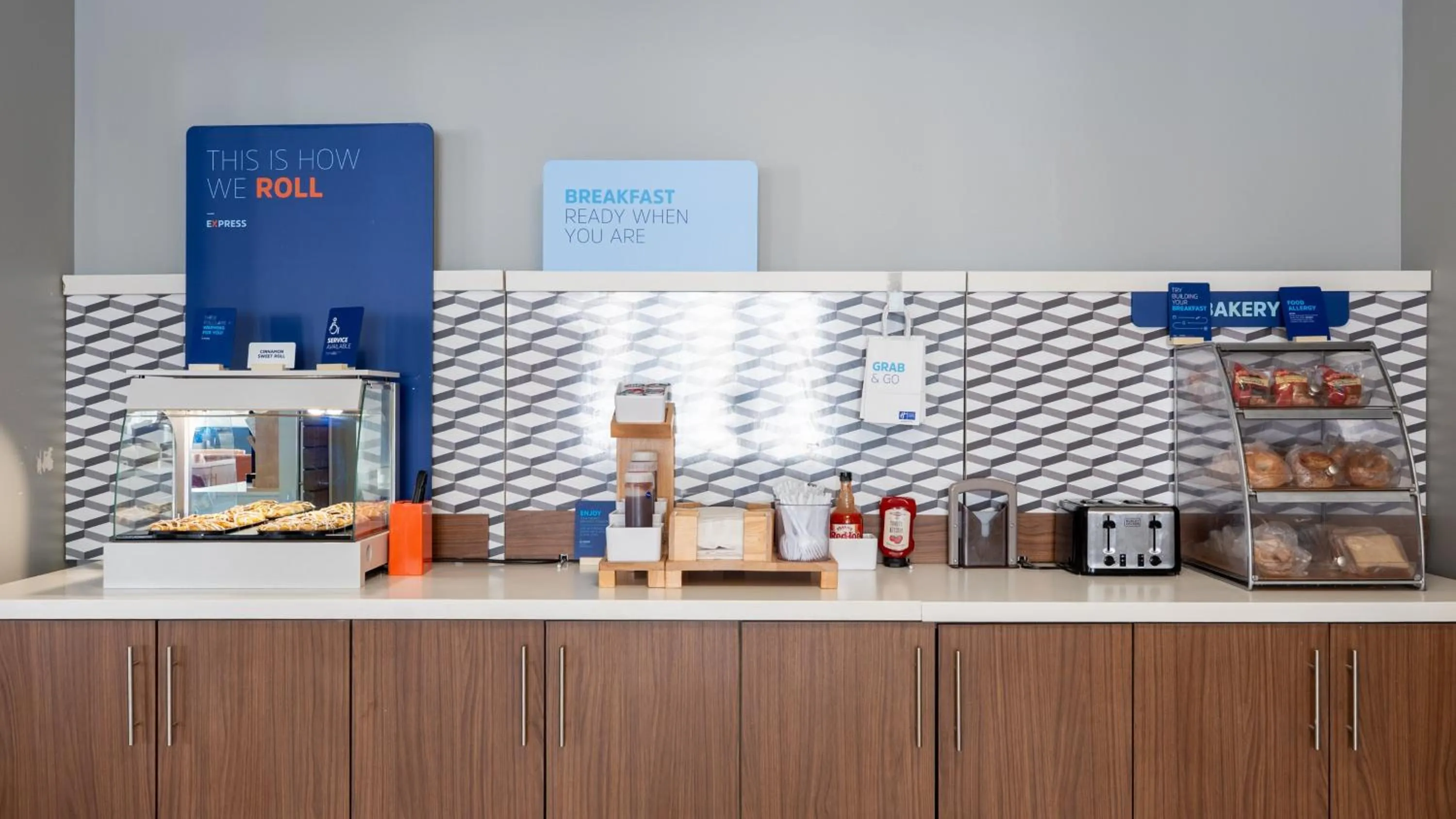 Breakfast in Holiday Inn Express Hotel & Suites Anderson by IHG
