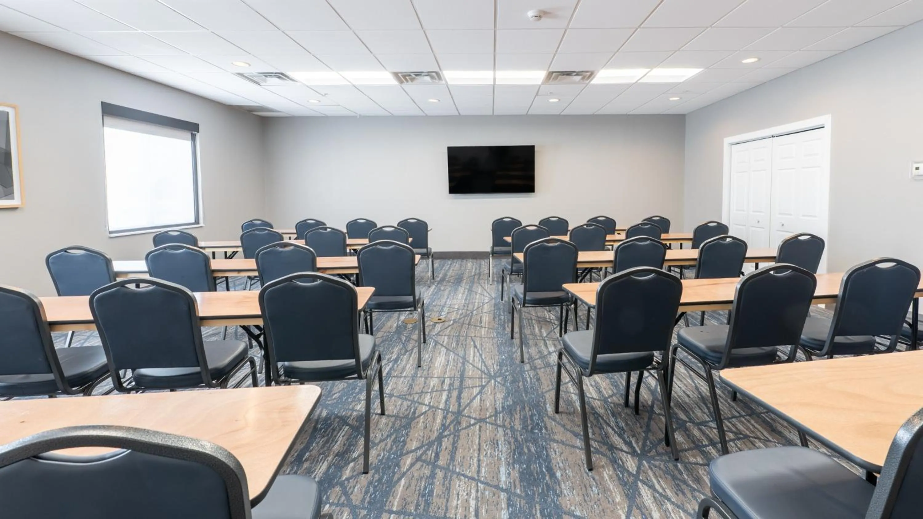 Meeting/conference room in Holiday Inn Express Hotel & Suites Anderson by IHG