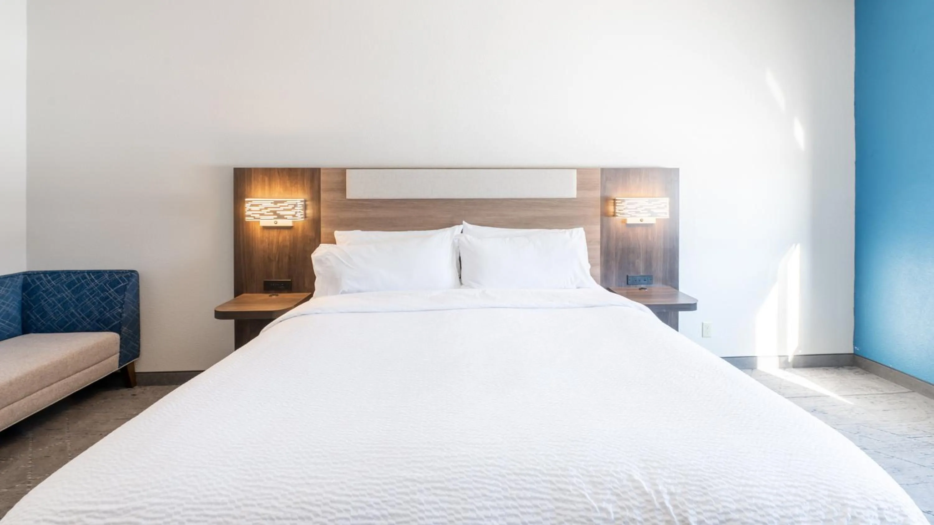 Photo of the whole room, Bed in Holiday Inn Express Hotel & Suites Anderson by IHG