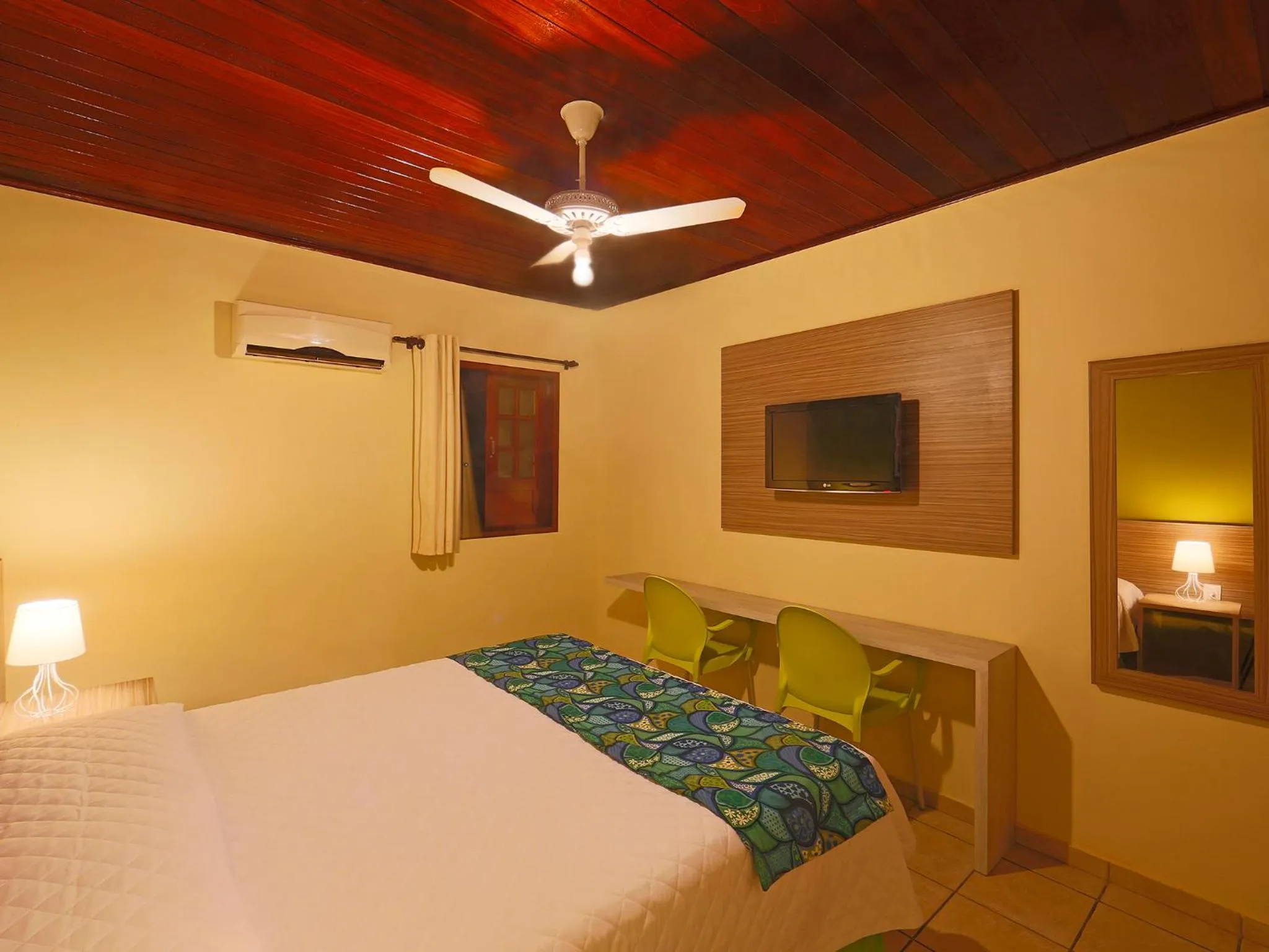 Photo of the whole room, Bed in Pousada Casamar