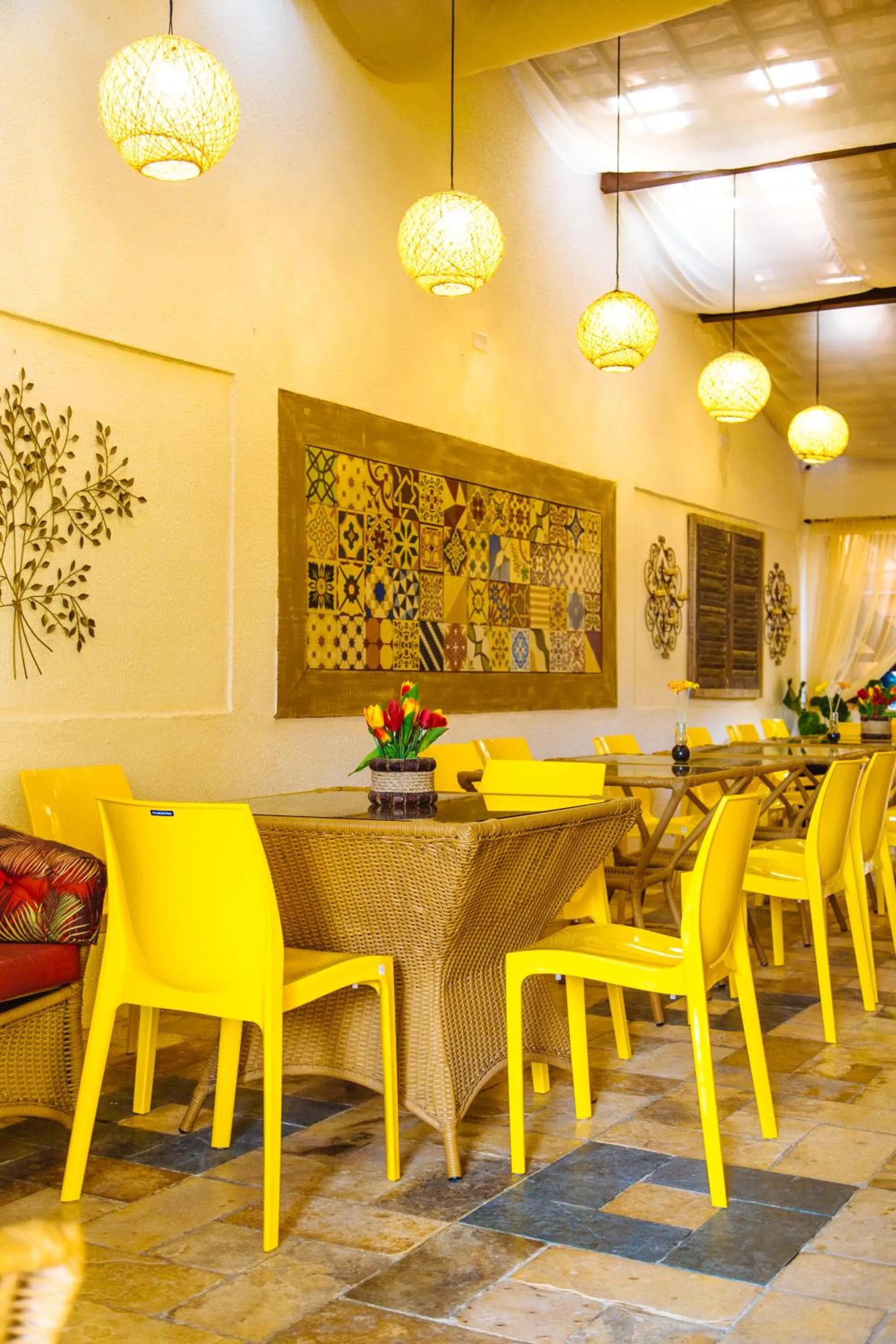 Restaurant/places to eat in Pousada Casamar