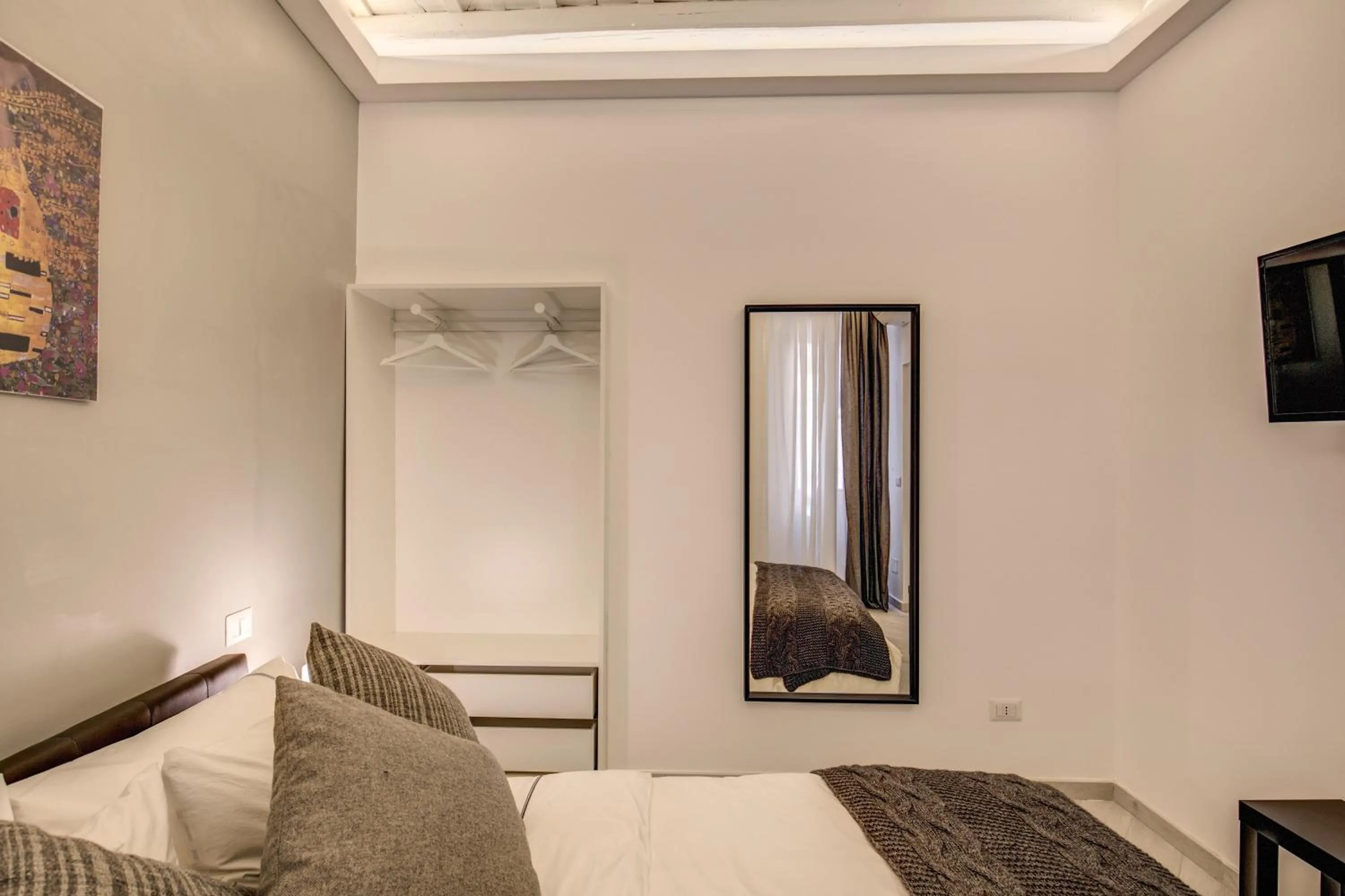 Decorative detail, Bed in Dimore Costaguti