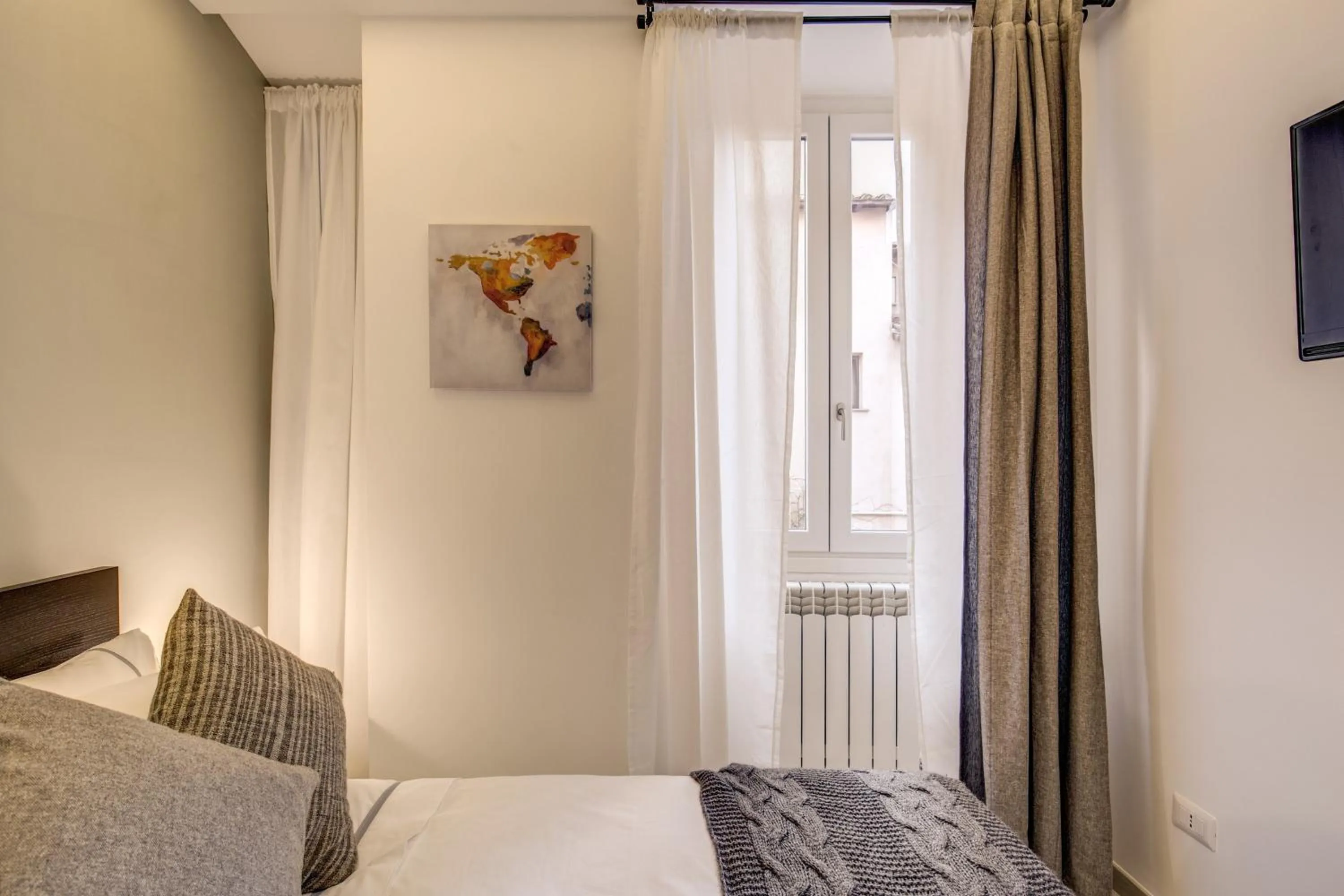 Decorative detail, Bed in Dimore Costaguti