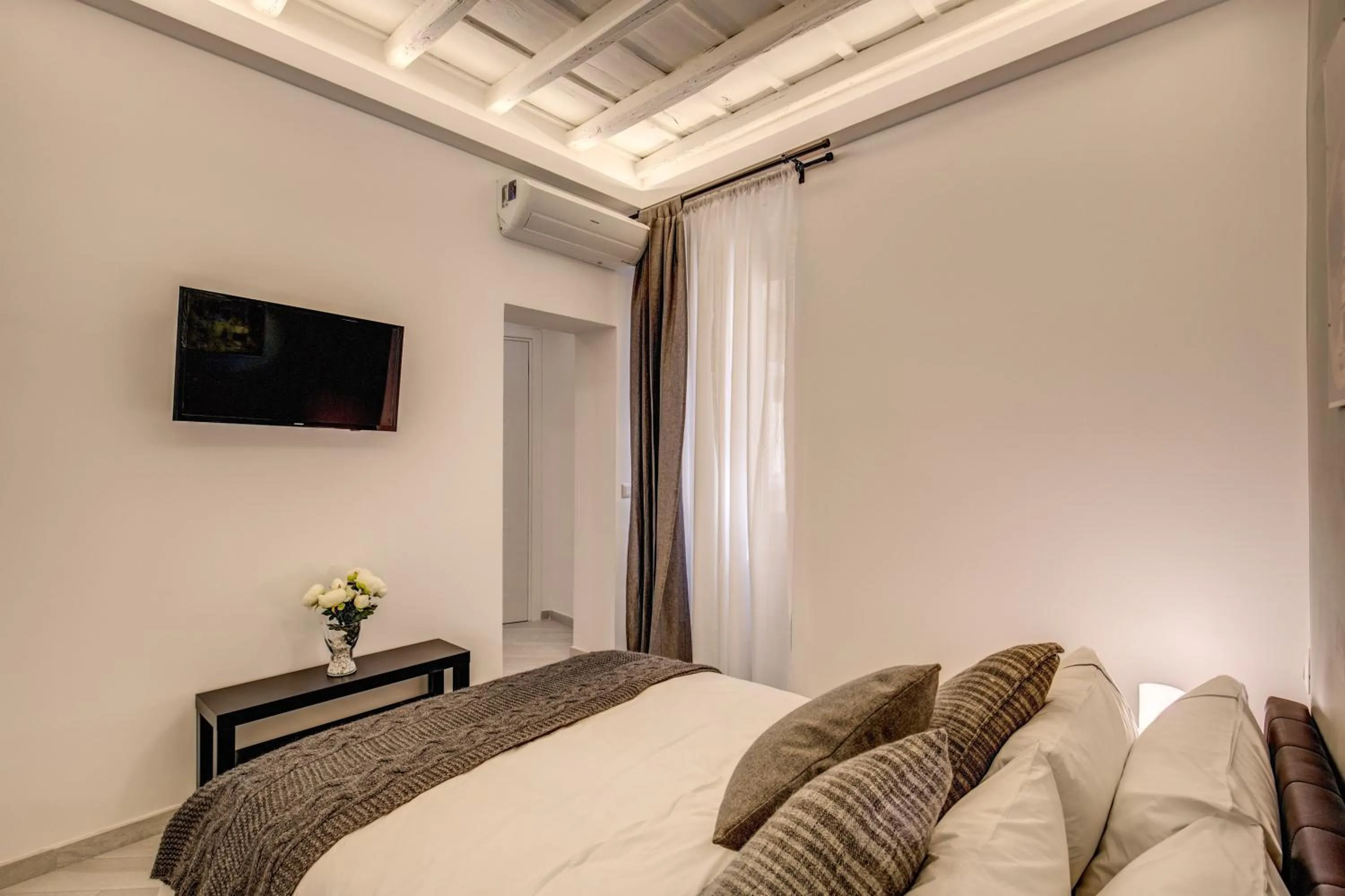 Photo of the whole room, Bed in Dimore Costaguti